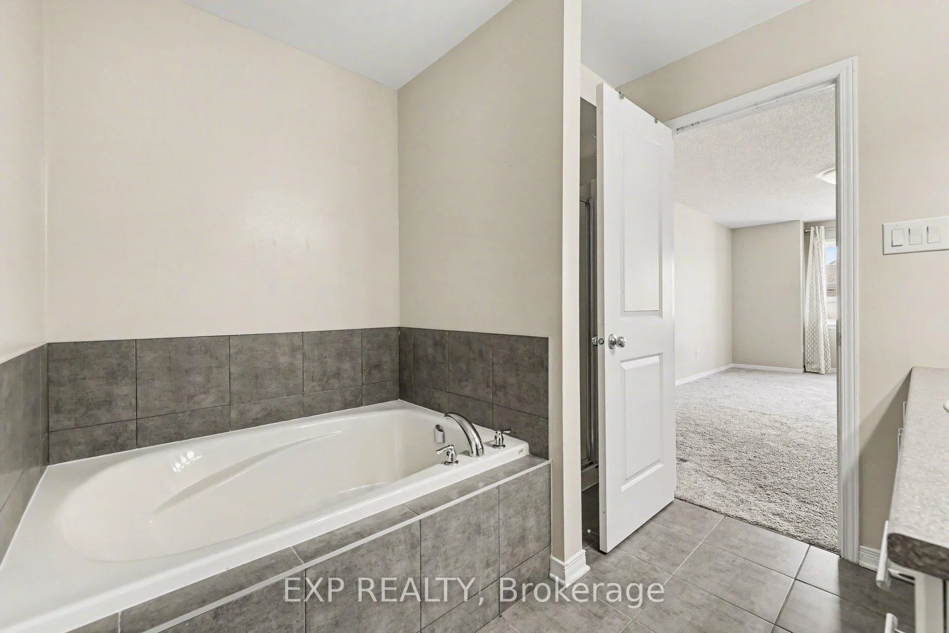 Photo 24 of 450 Ashbourne Crescent, Ottawa, Barrhaven - Stonebridge — HOMEH