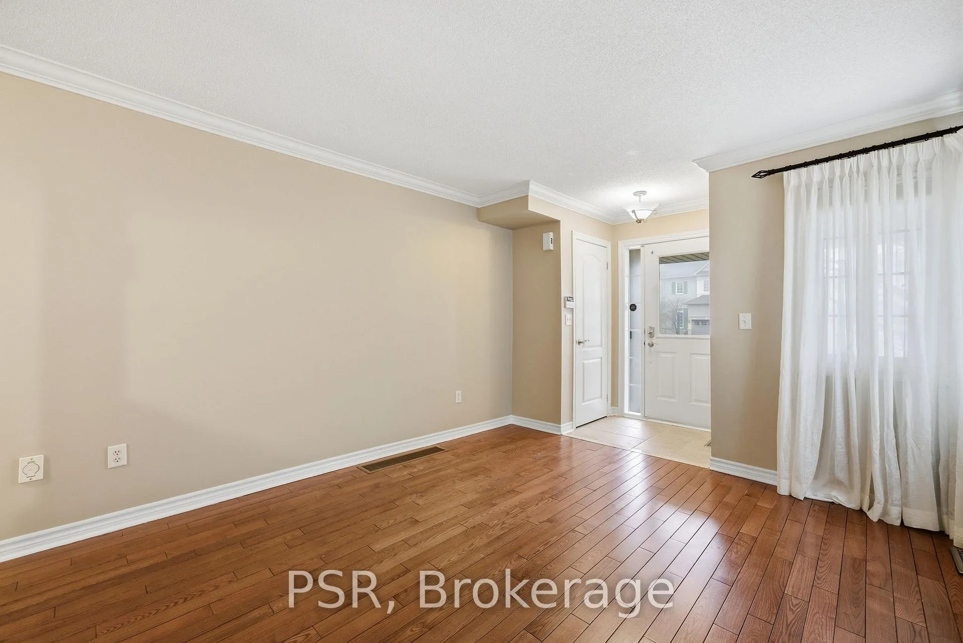 Photo 5 of 164 Bottrell Street, Clarington, Bowmanville — HOMEH