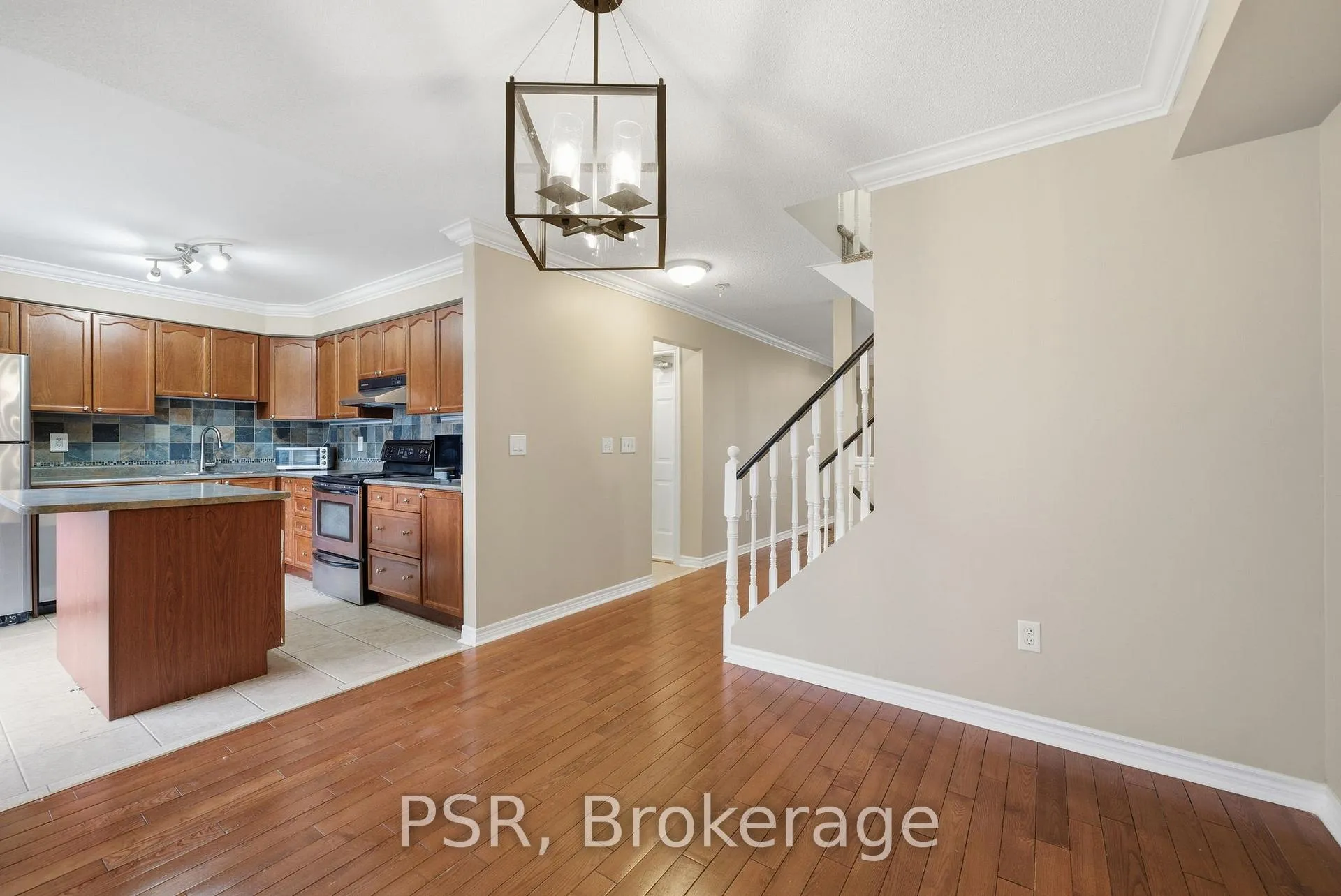 Photo 6 of 164 Bottrell Street, Clarington, Bowmanville — HOMEH