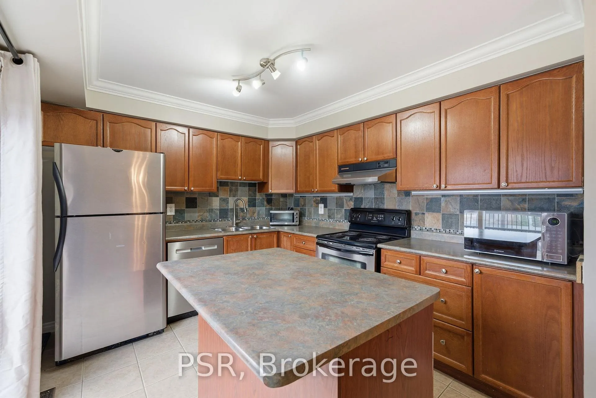 Photo 12 of 164 Bottrell Street, Clarington, Bowmanville — HOMEH