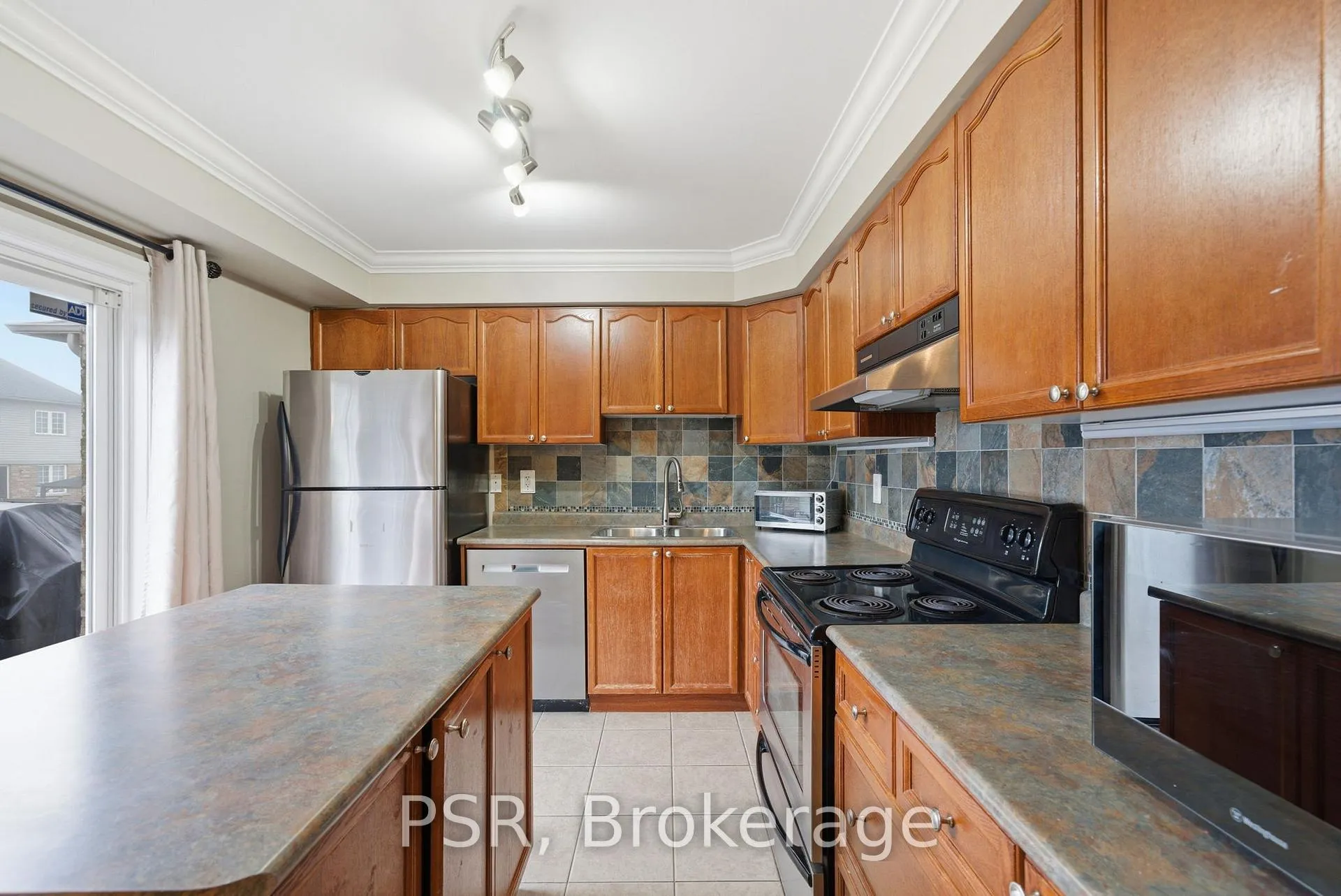Photo 13 of 164 Bottrell Street, Clarington, Bowmanville — HOMEH