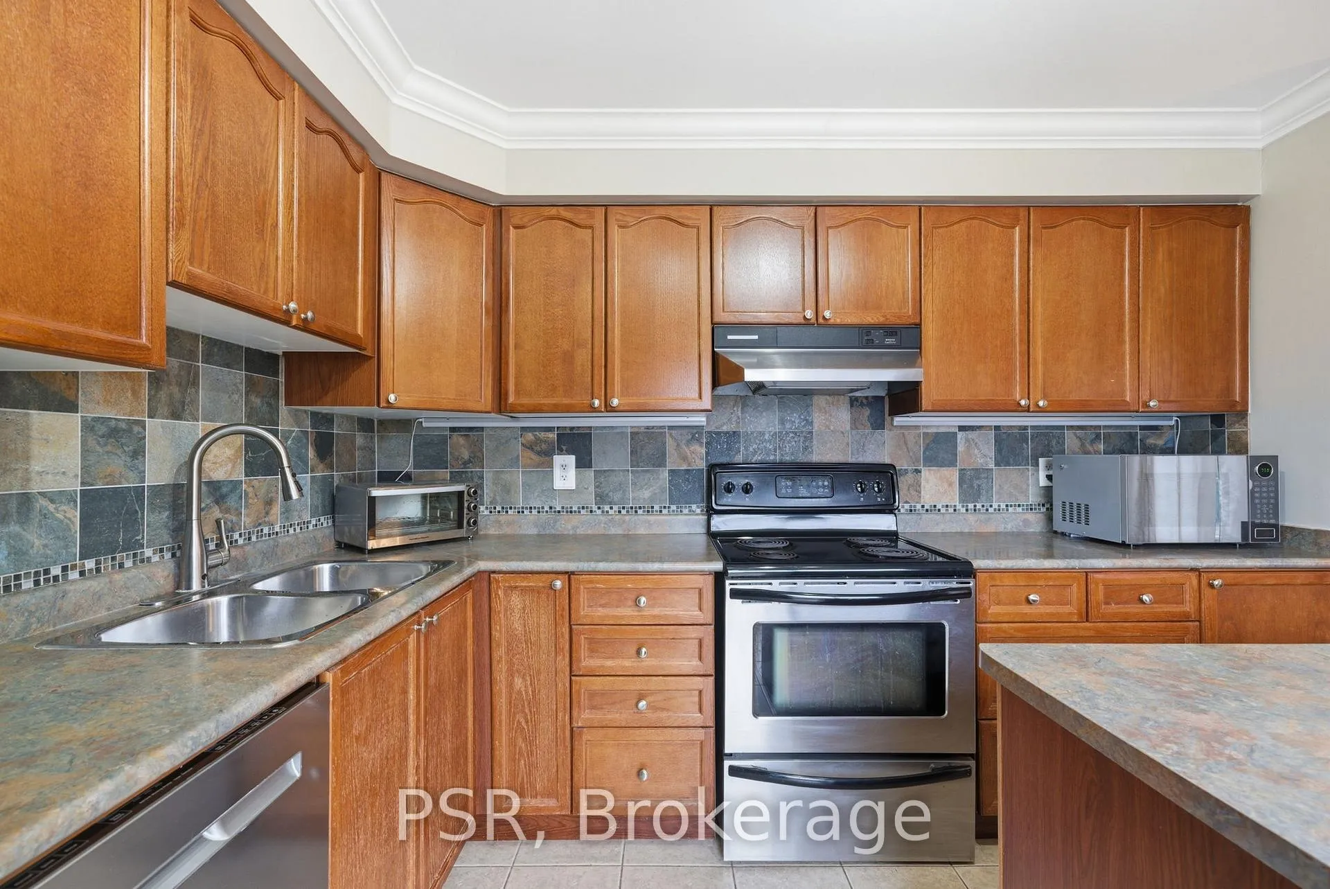 Photo 14 of 164 Bottrell Street, Clarington, Bowmanville — HOMEH