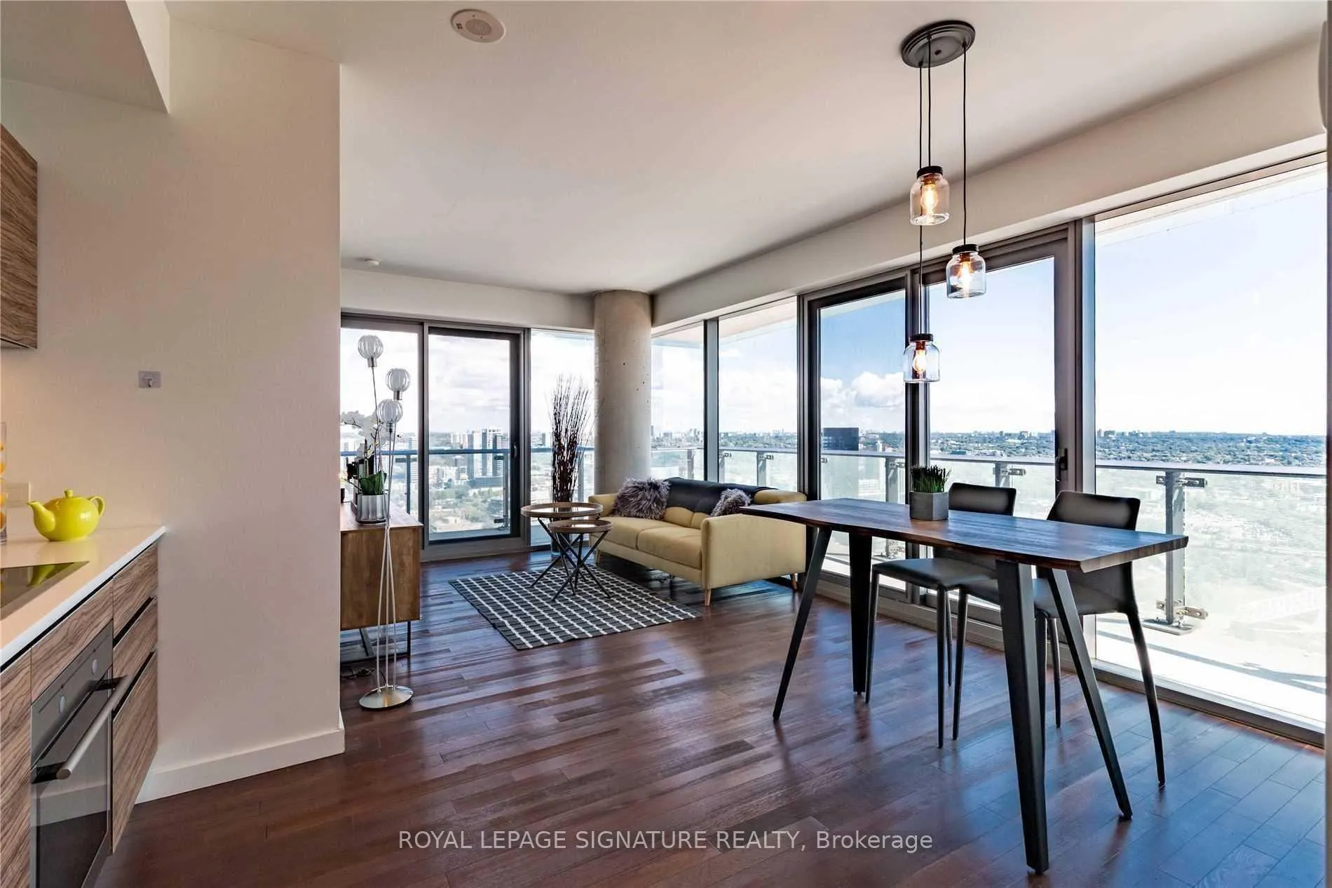Photo 2 of Unit 3204, 390 Cherry Street, Toronto, Waterfront Communities — HOMEH