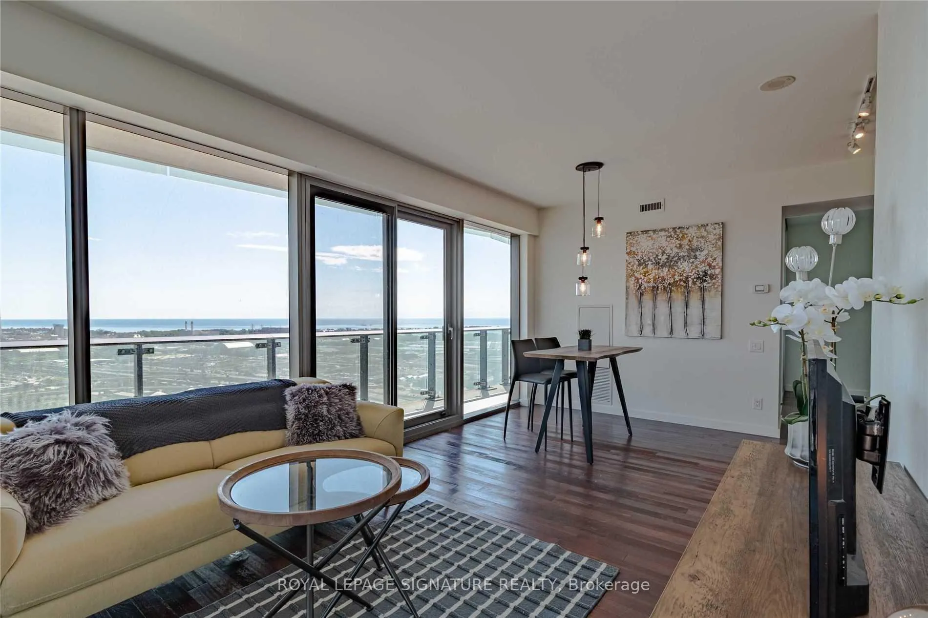 Photo 3 of Unit 3204, 390 Cherry Street, Toronto, Waterfront Communities — HOMEH