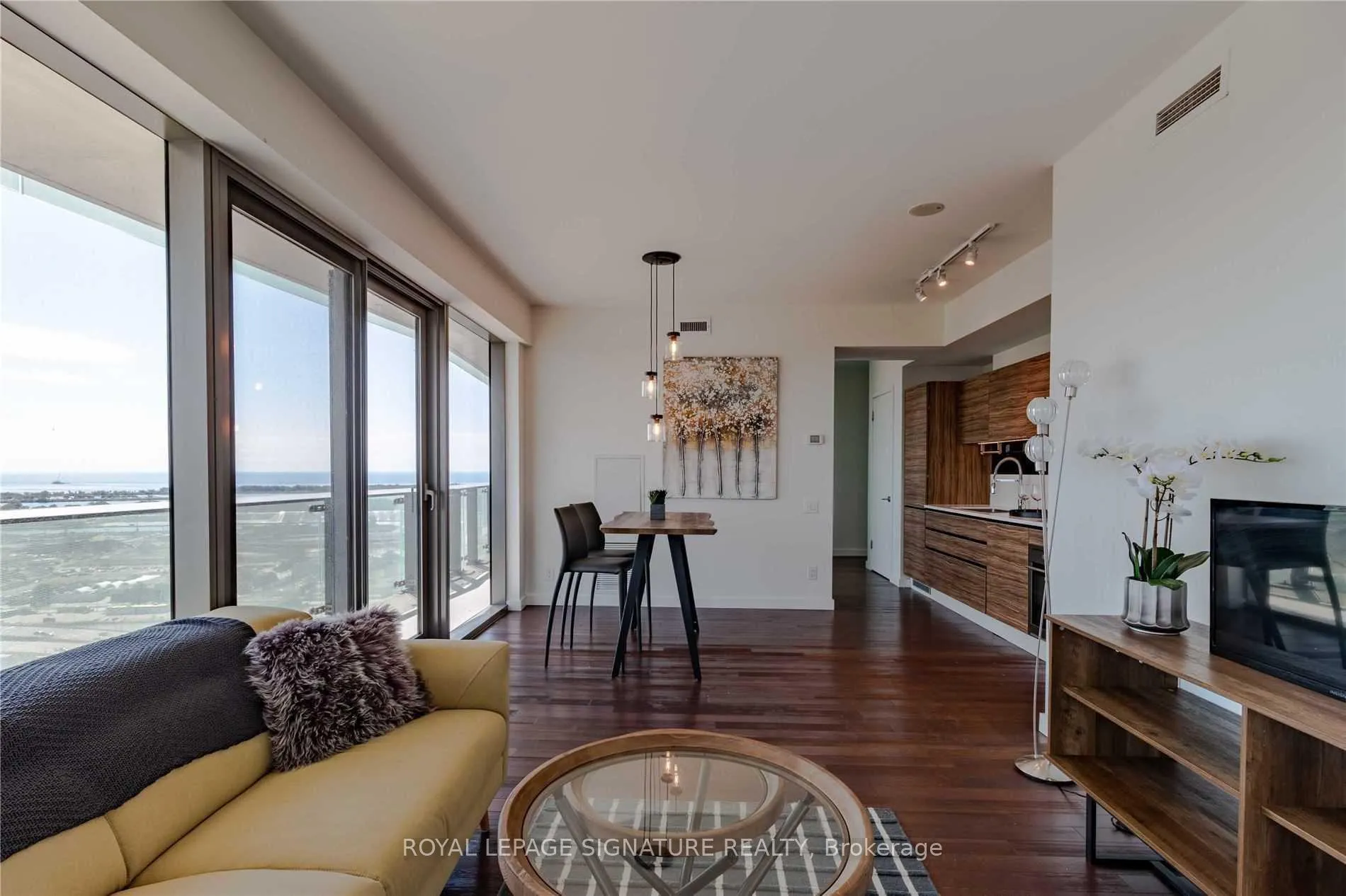Photo 8 of Unit 3204, 390 Cherry Street, Toronto, Waterfront Communities — HOMEH