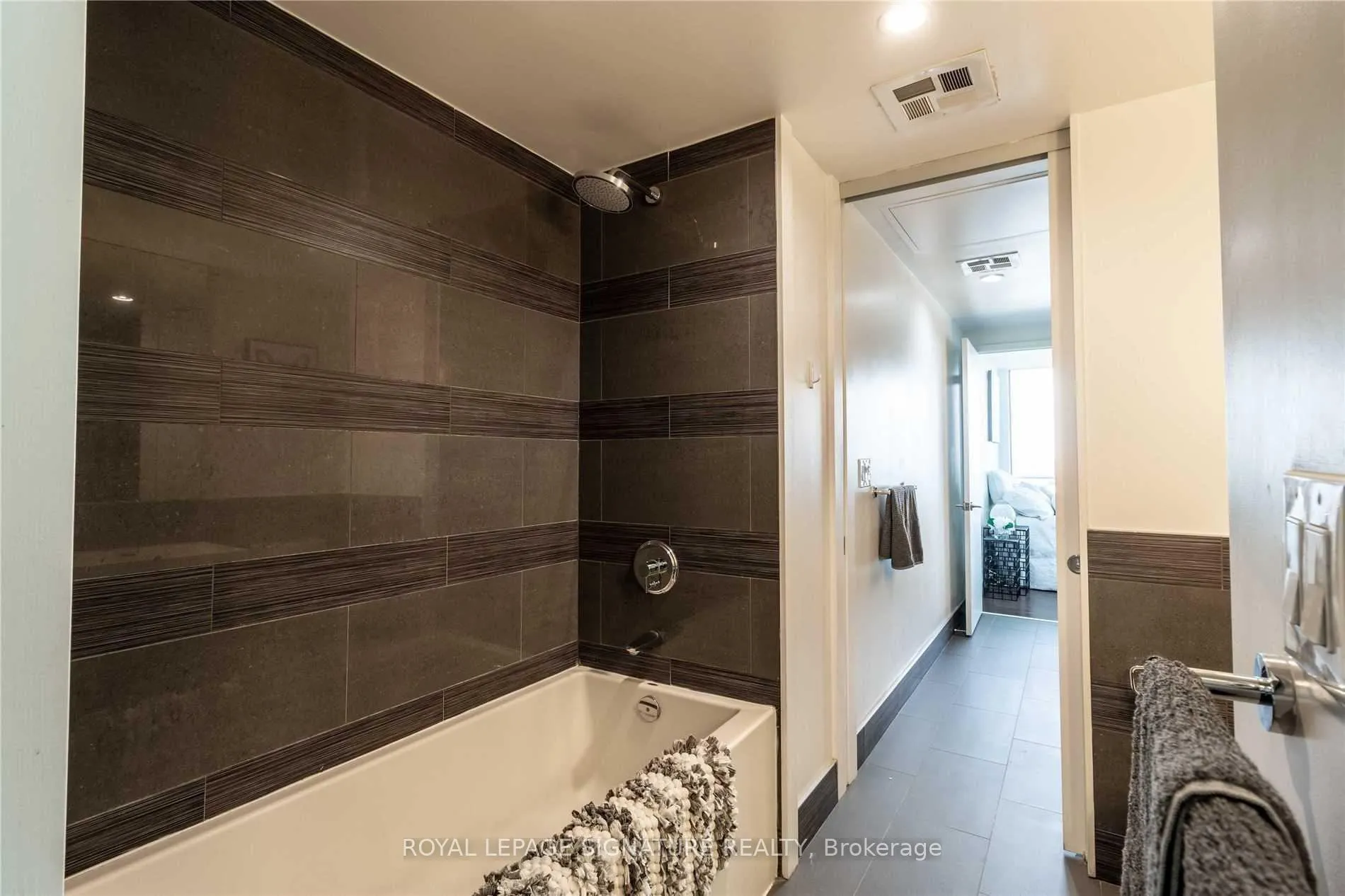 Photo 18 of Unit 3204, 390 Cherry Street, Toronto, Waterfront Communities — HOMEH