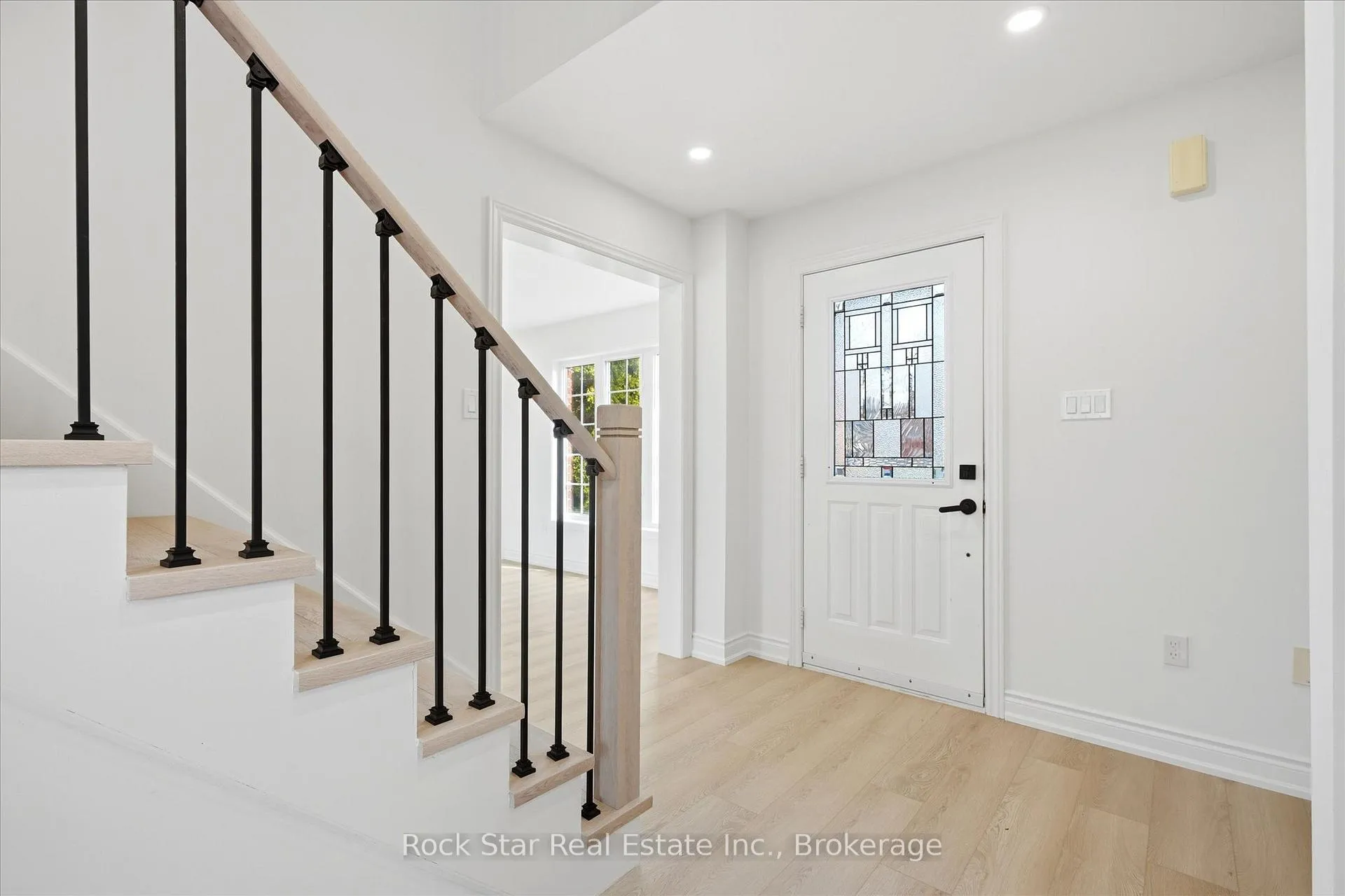 Photo 2 of 20 Knupp Road, Barrie, Edgehill Drive — HOMEH