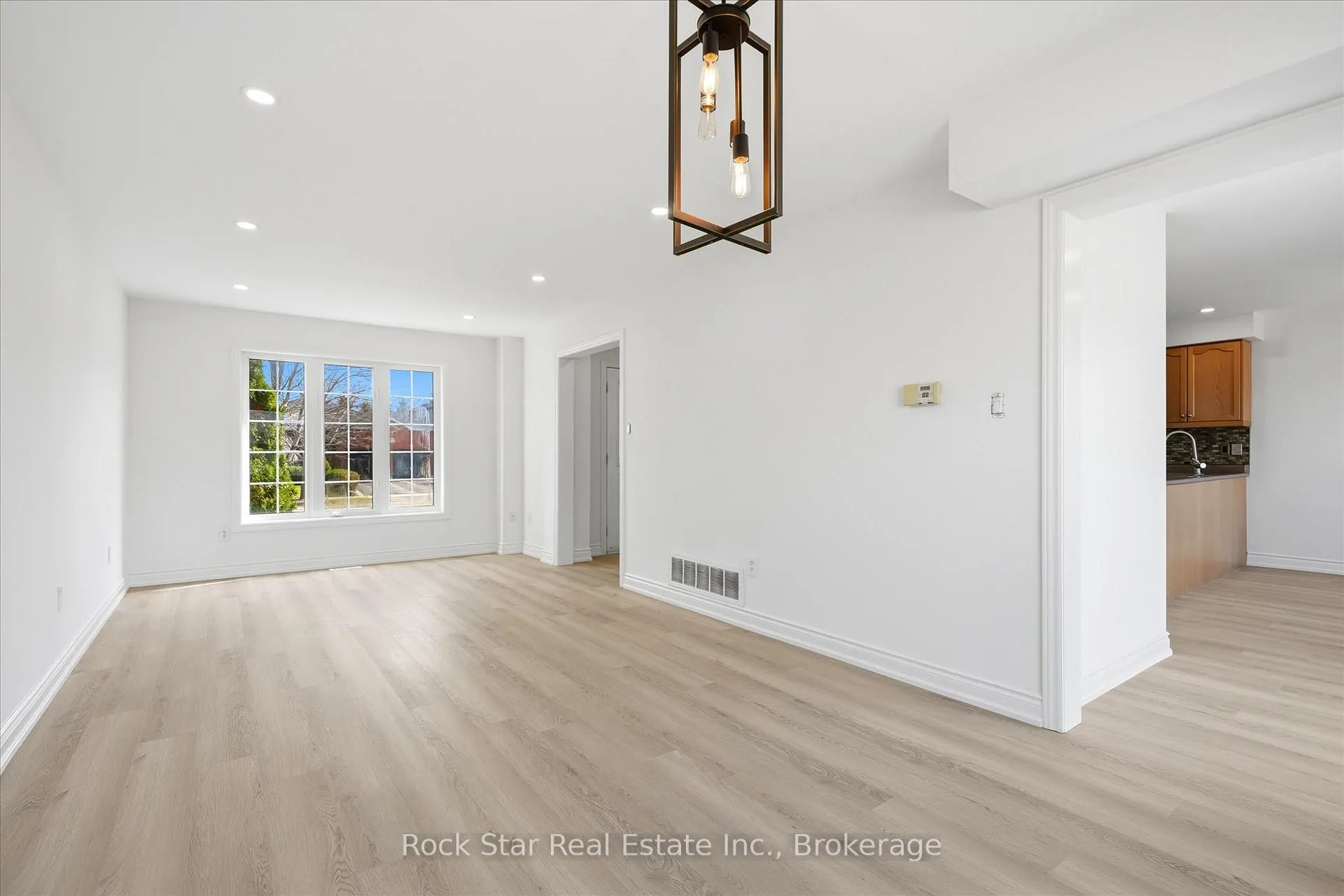 Photo 5 of 20 Knupp Road, Barrie, Edgehill Drive — HOMEH