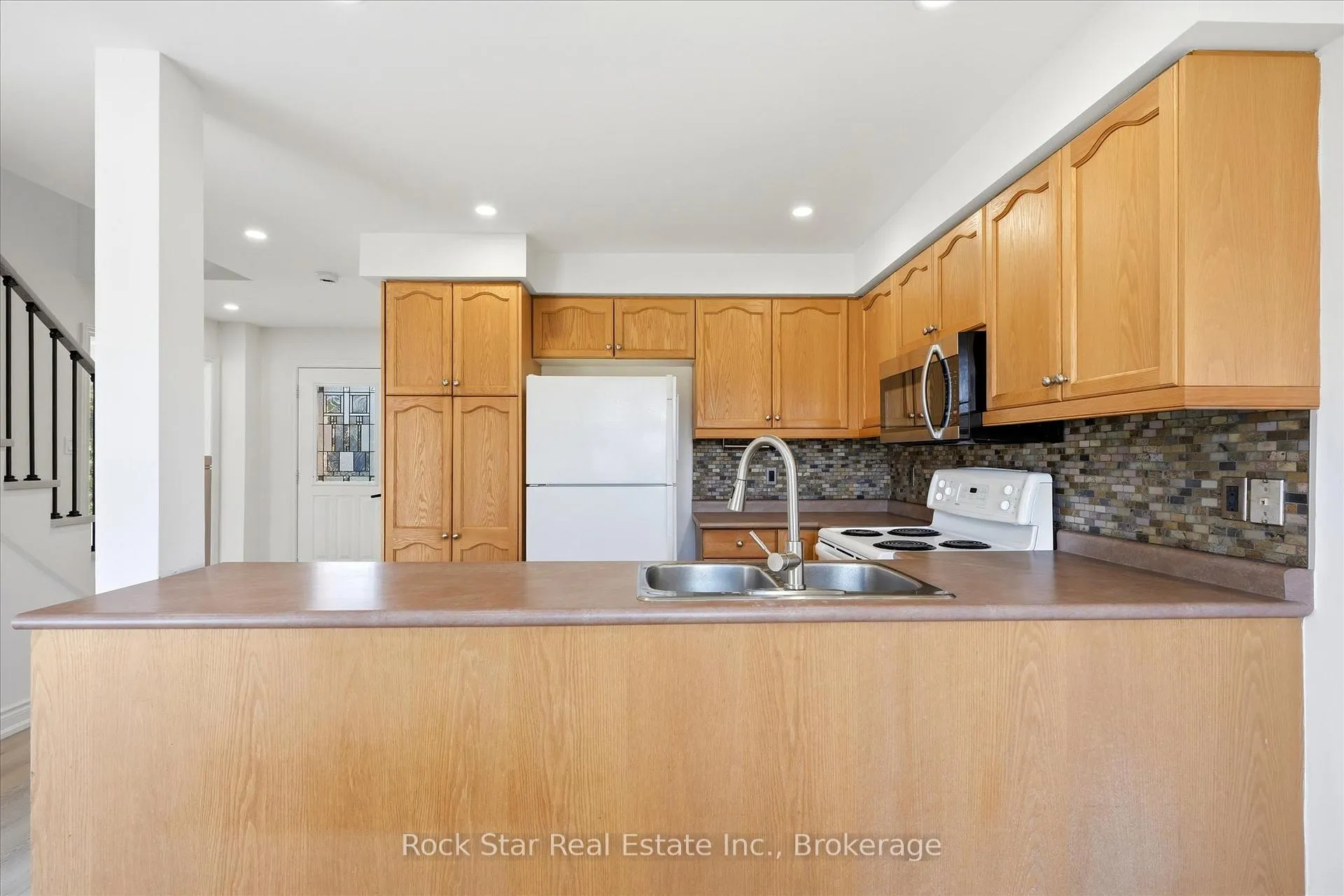 Photo 9 of 20 Knupp Road, Barrie, Edgehill Drive — HOMEH