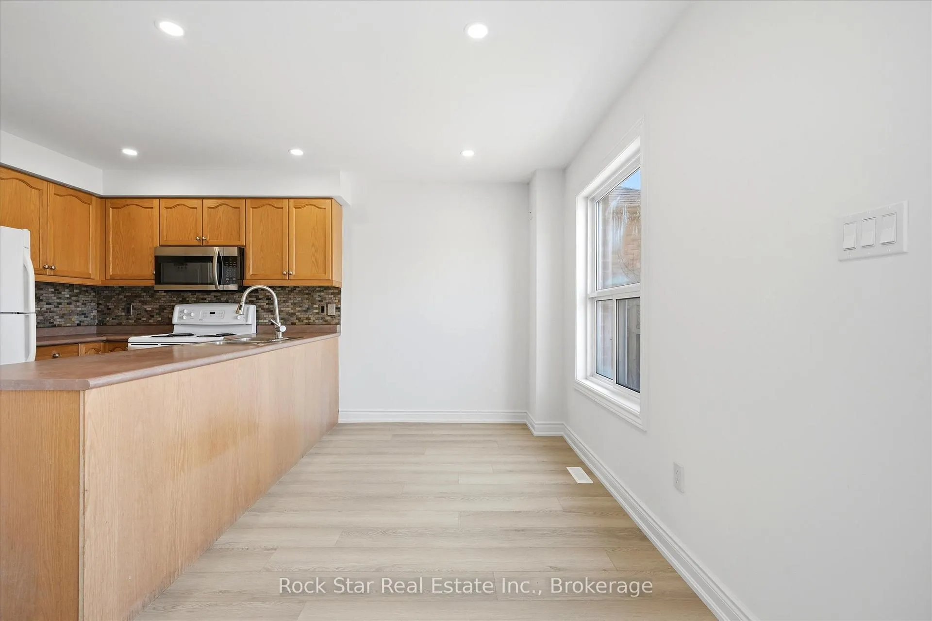 Photo 10 of 20 Knupp Road, Barrie, Edgehill Drive — HOMEH