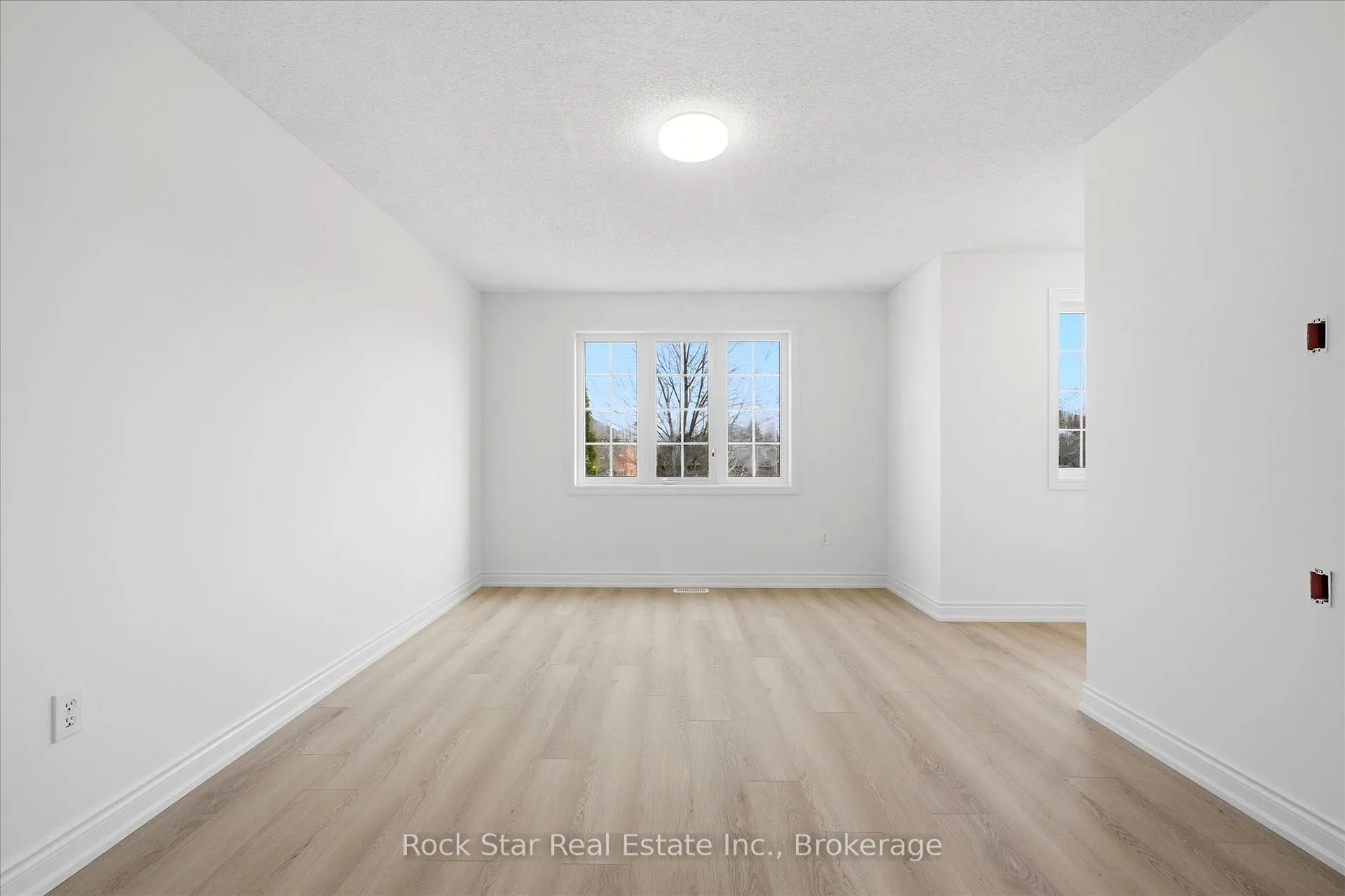 Photo 13 of 20 Knupp Road, Barrie, Edgehill Drive — HOMEH