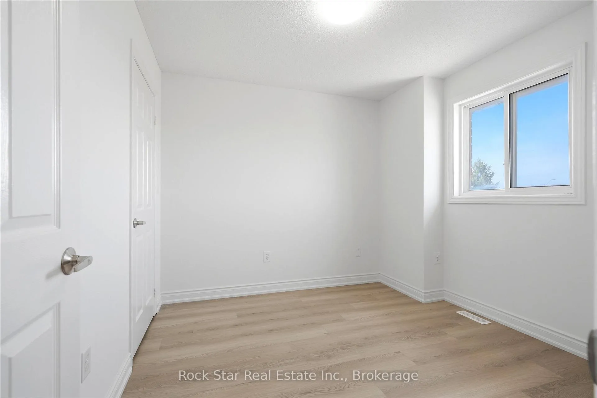 Photo 17 of 20 Knupp Road, Barrie, Edgehill Drive — HOMEH