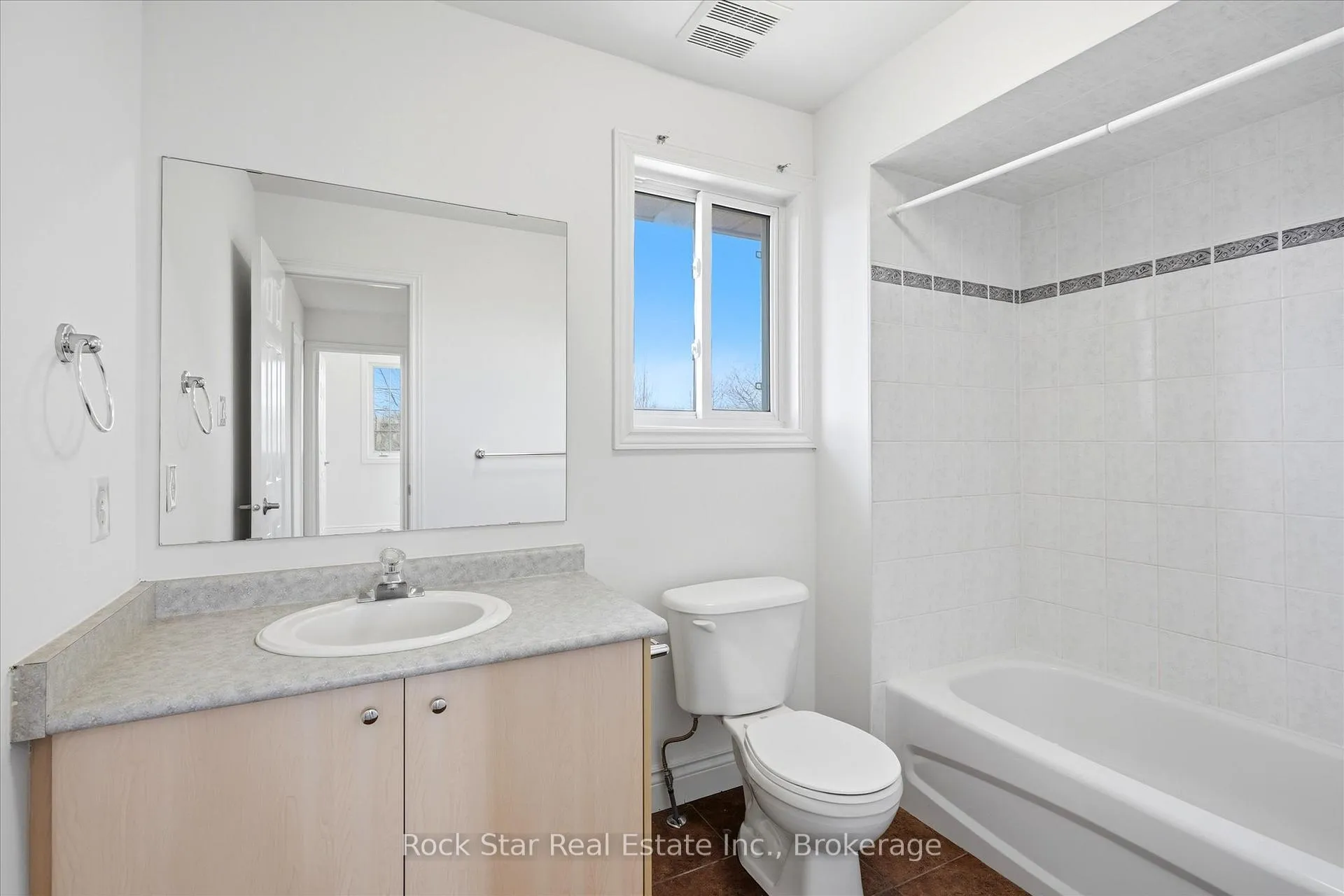 Photo 19 of 20 Knupp Road, Barrie, Edgehill Drive — HOMEH