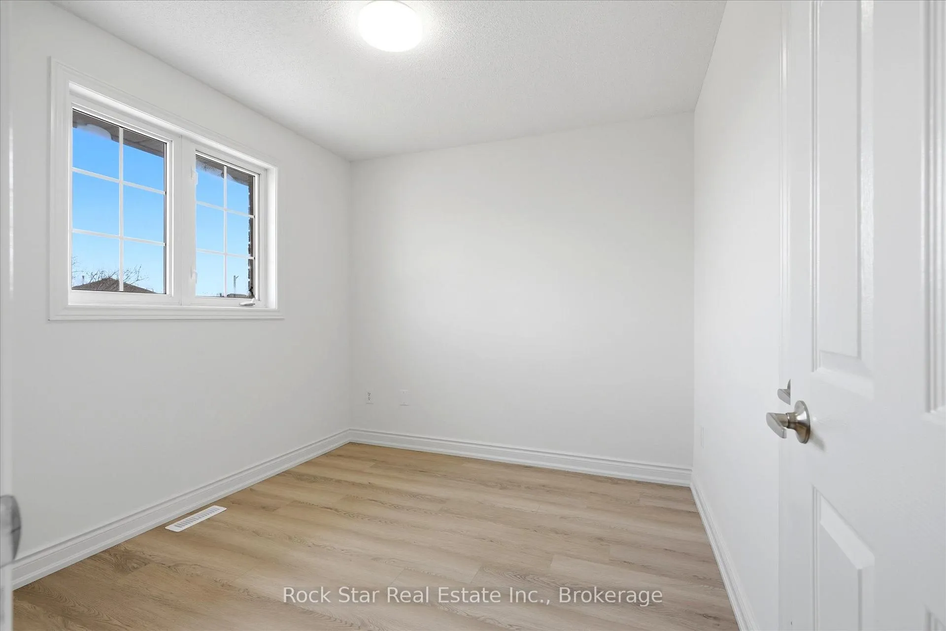 Photo 20 of 20 Knupp Road, Barrie, Edgehill Drive — HOMEH