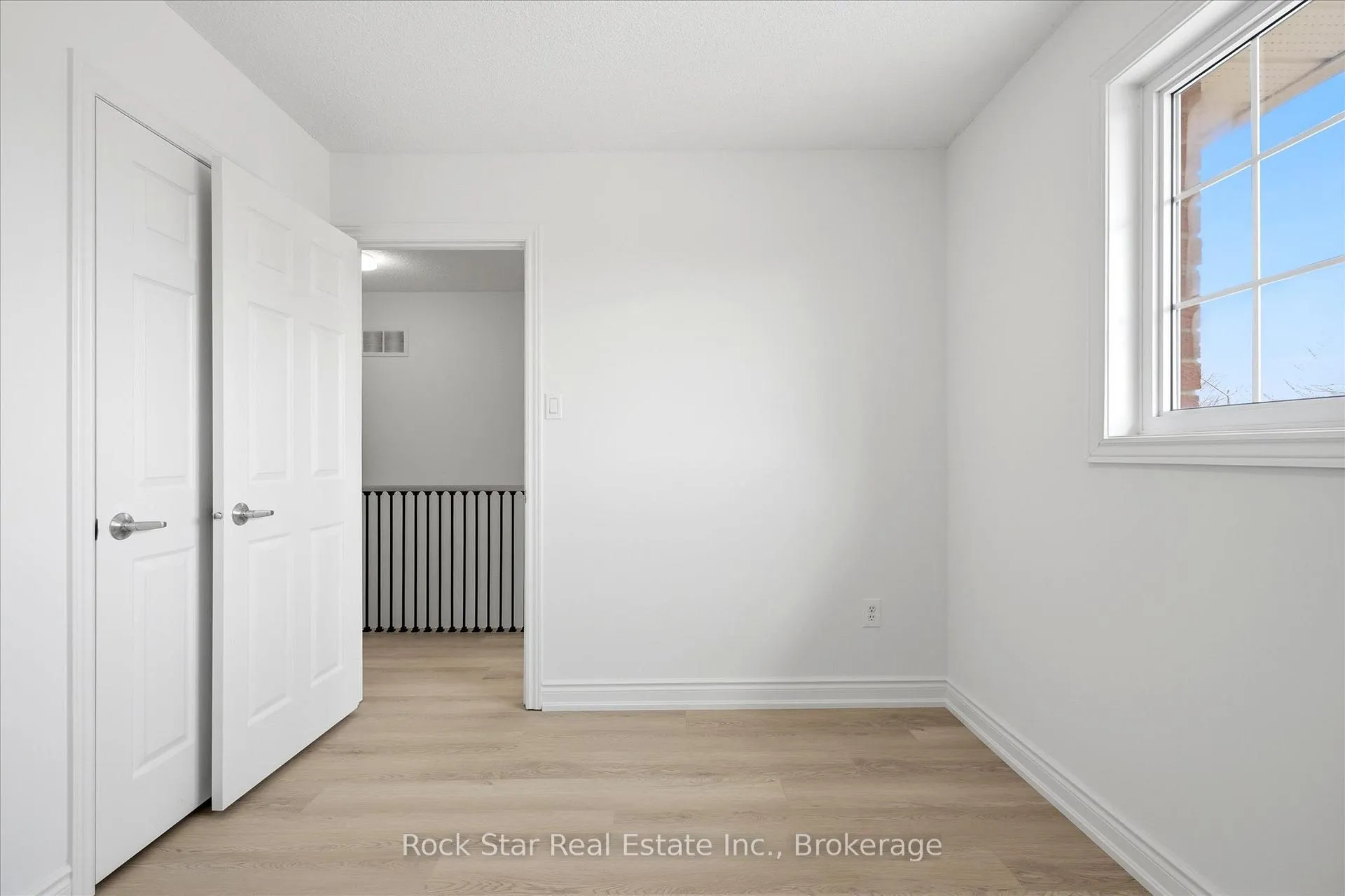 Photo 21 of 20 Knupp Road, Barrie, Edgehill Drive — HOMEH