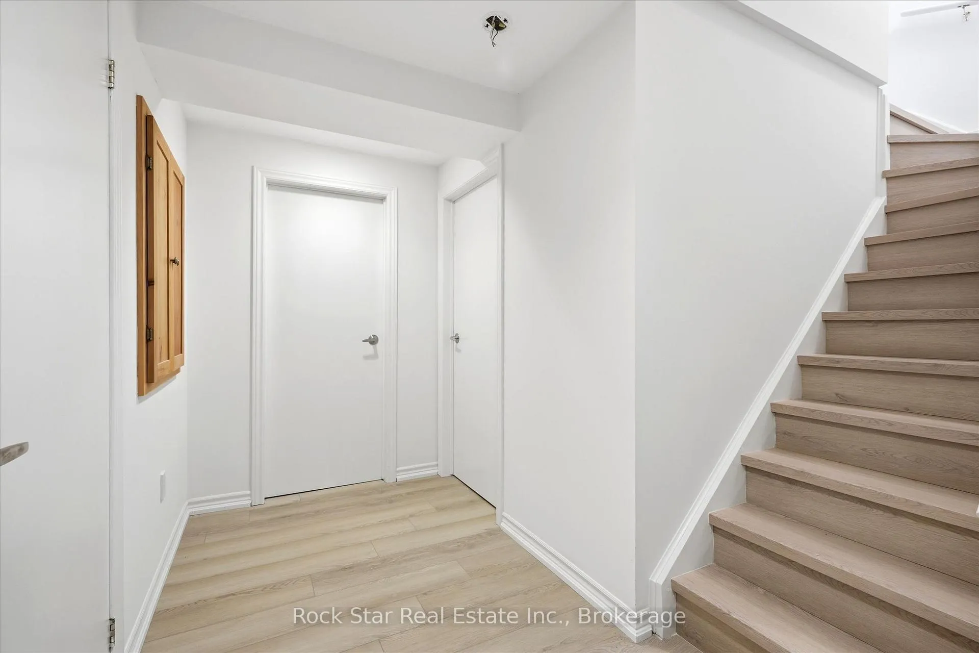 Photo 22 of 20 Knupp Road, Barrie, Edgehill Drive — HOMEH