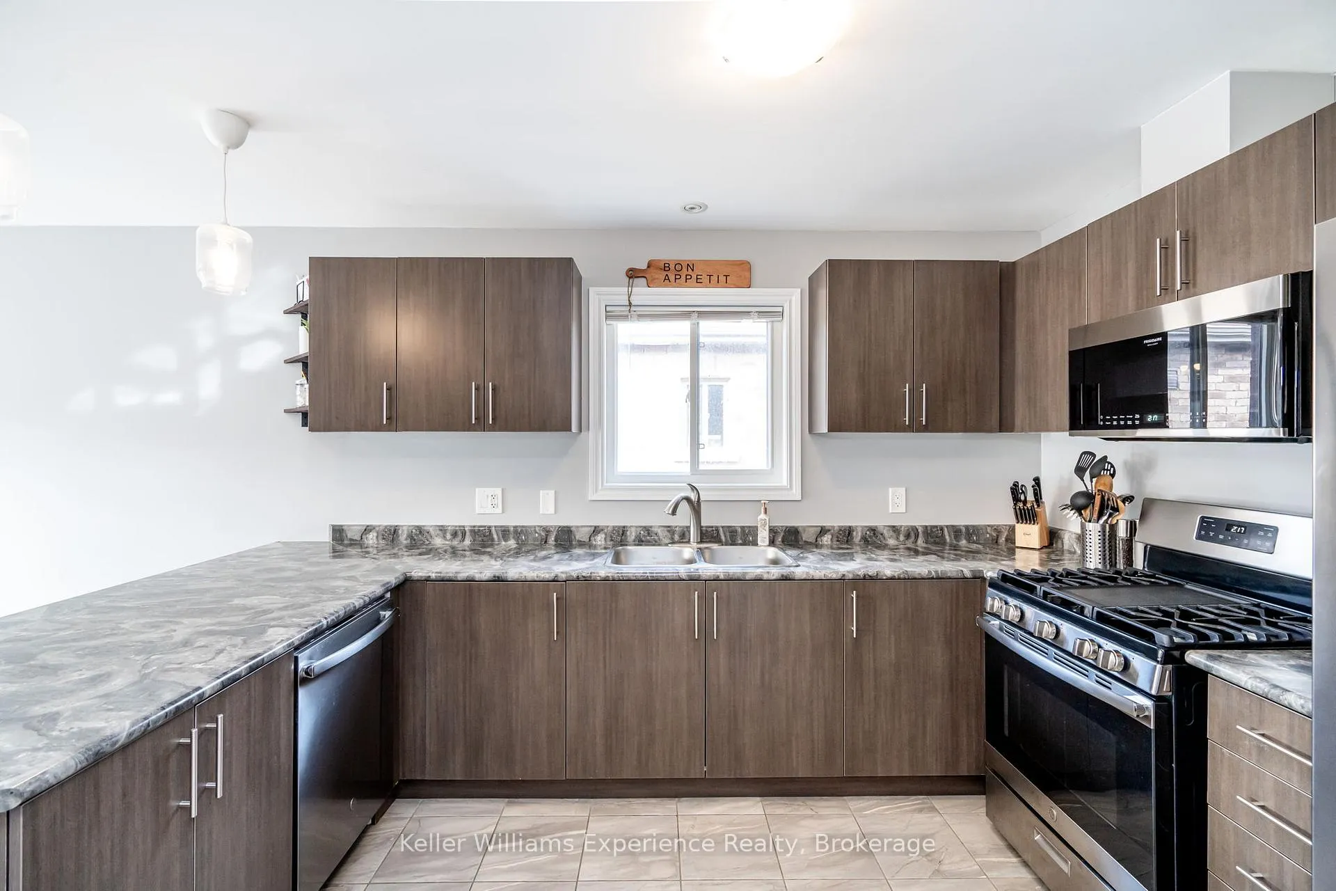 Photo 10 of 32 Hatton Drive, Penetanguishene — HOMEH