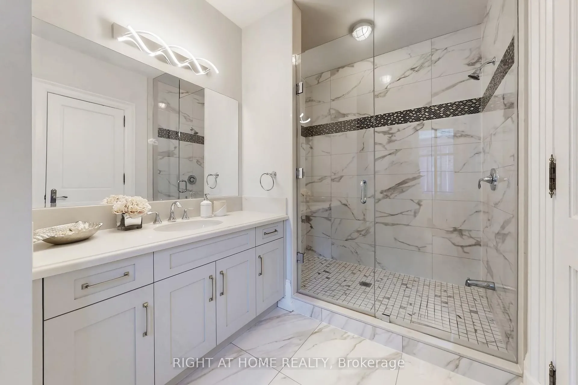 Photo 33 of 15 Davina Circle, Aurora, Aurora Estates — HOMEH
