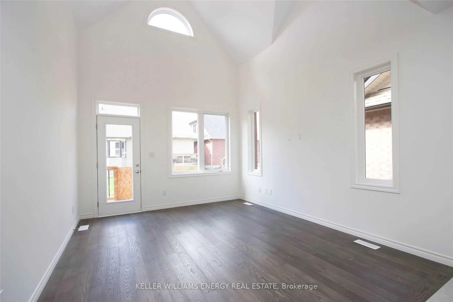 Photo 5 of Unit Main, 407 Northglen Boulevard, Clarington, Bowmanville — HOMEH