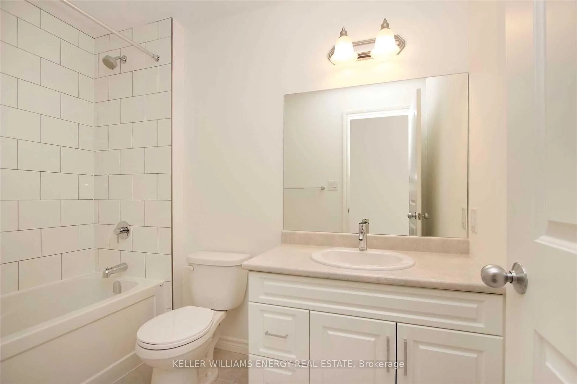 Photo 13 of Unit Main, 407 Northglen Boulevard, Clarington, Bowmanville — HOMEH