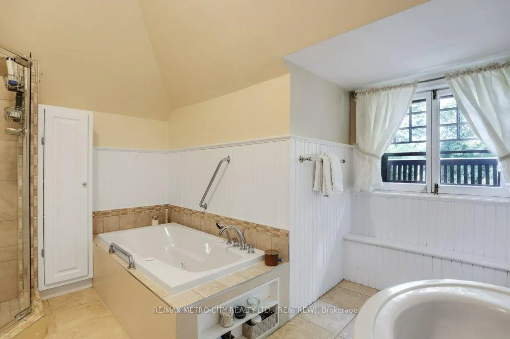 Photo 32 of 154 Quarry Avenue, Renfrew — HOMEH