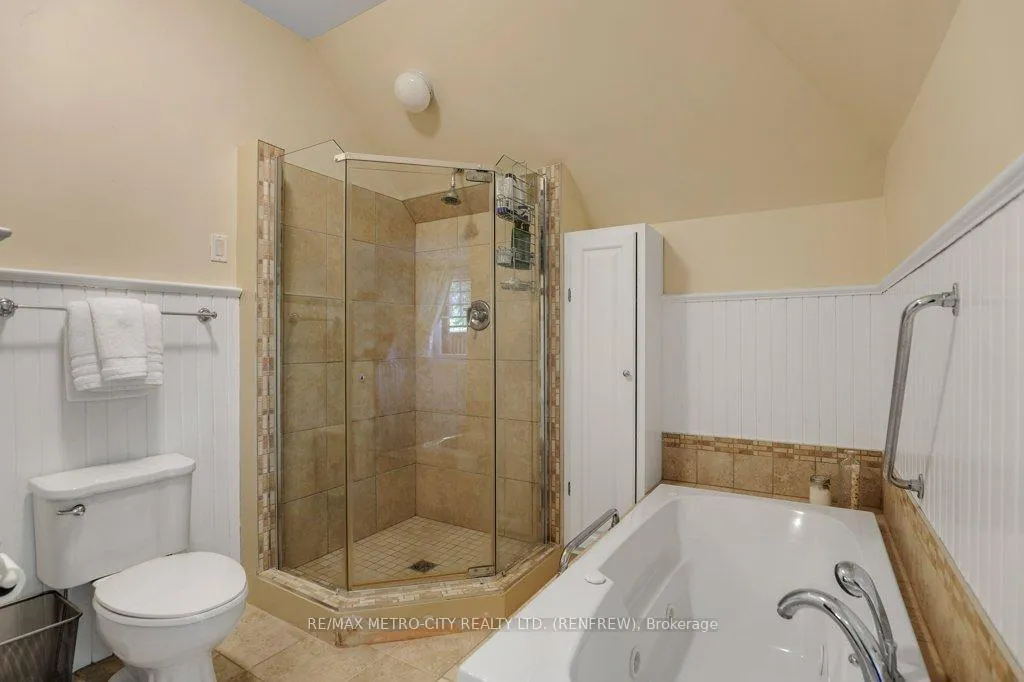 Photo 33 of 154 Quarry Avenue, Renfrew — HOMEH