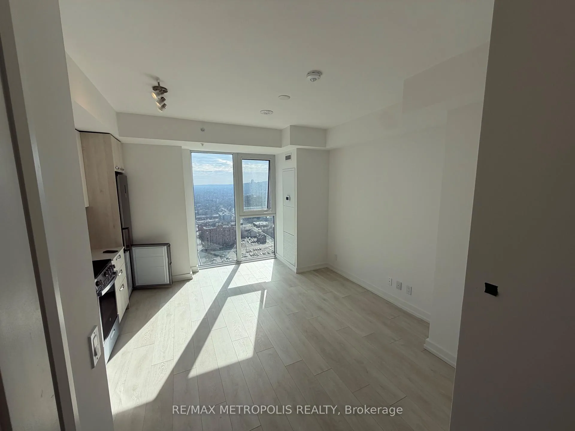 Photo 2 of Unit 2709, 75 James Street S, Hamilton, Corktown — HOMEH