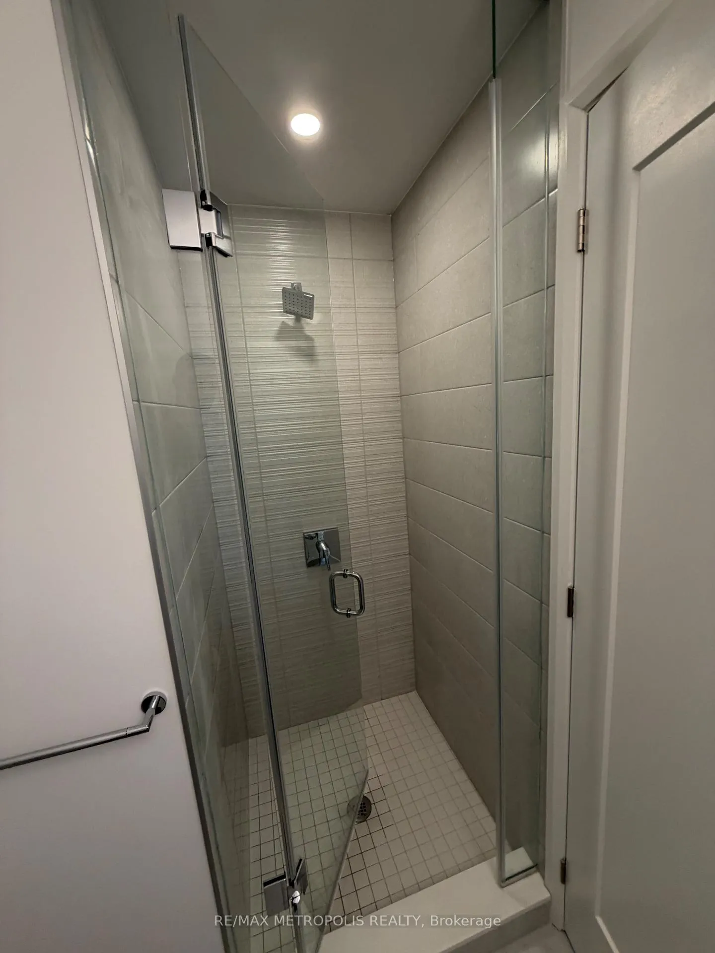 Photo 5 of Unit 2709, 75 James Street S, Hamilton, Corktown — HOMEH