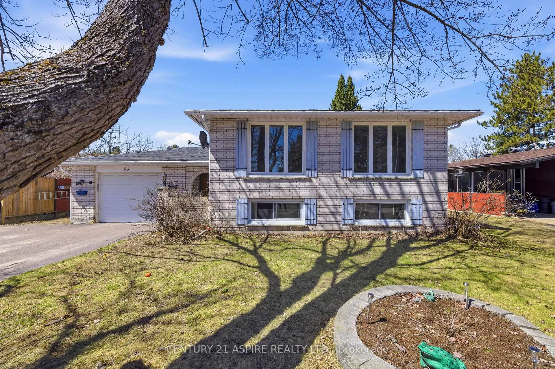 Front of 93 Frontenac Crescent