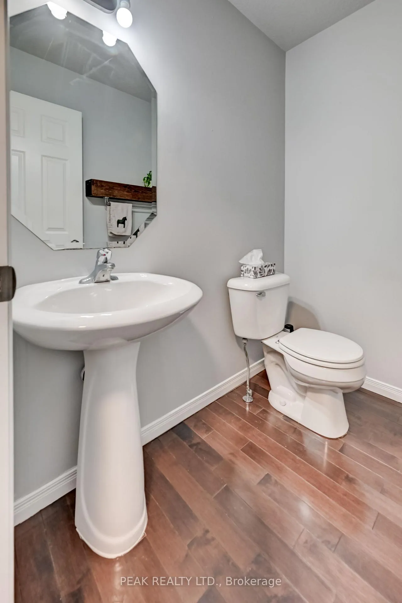 Photo 5 of 547 Wild Iris Avenue, Waterloo, Columbia Forest — HOMEH