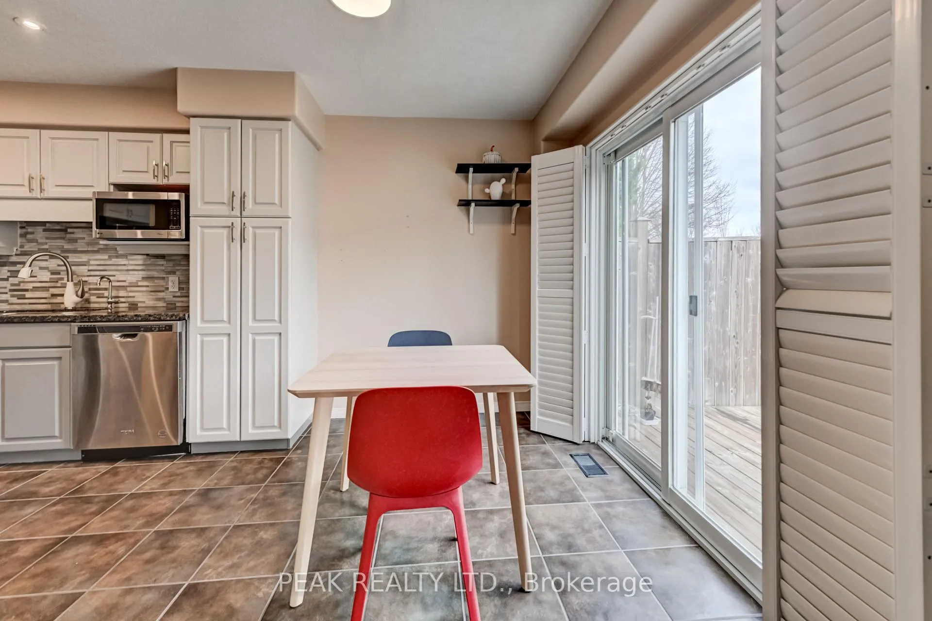 Photo 9 of 547 Wild Iris Avenue, Waterloo, Columbia Forest — HOMEH