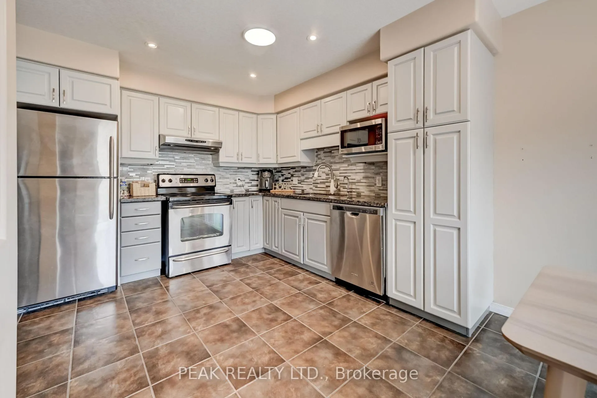Photo 10 of 547 Wild Iris Avenue, Waterloo, Columbia Forest — HOMEH