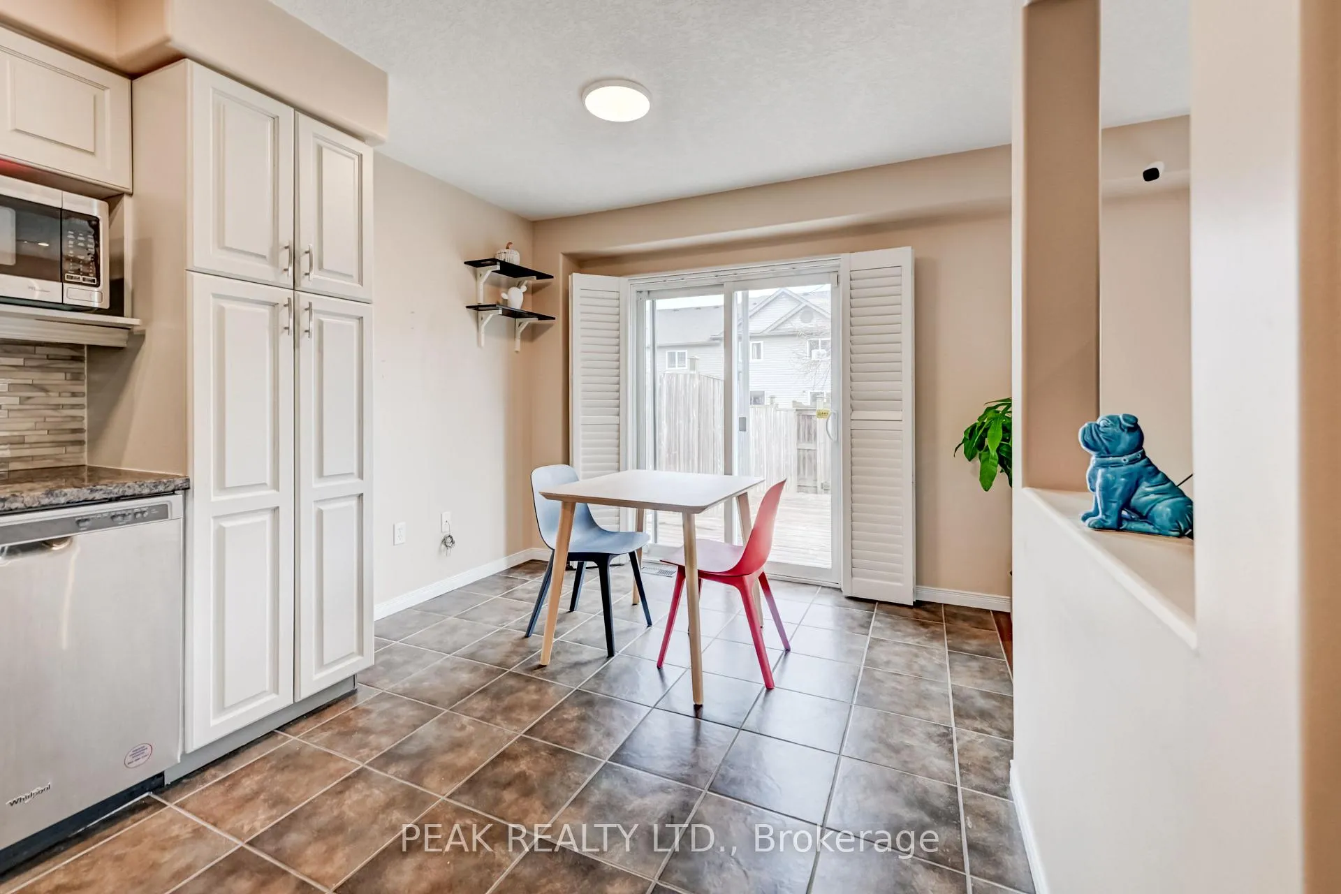 Photo 12 of 547 Wild Iris Avenue, Waterloo, Columbia Forest — HOMEH