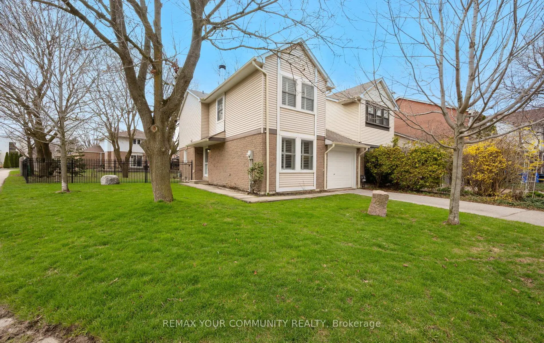 Photo 1 of 4 Sandusky Crescent, Aurora, Aurora Highlands — HOMEH