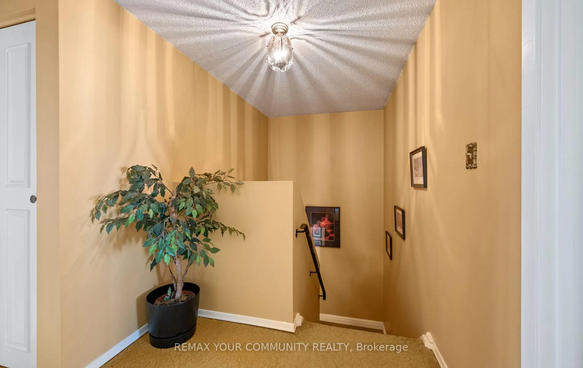 Photo 12 of 4 Sandusky Crescent, Aurora, Aurora Highlands — HOMEH