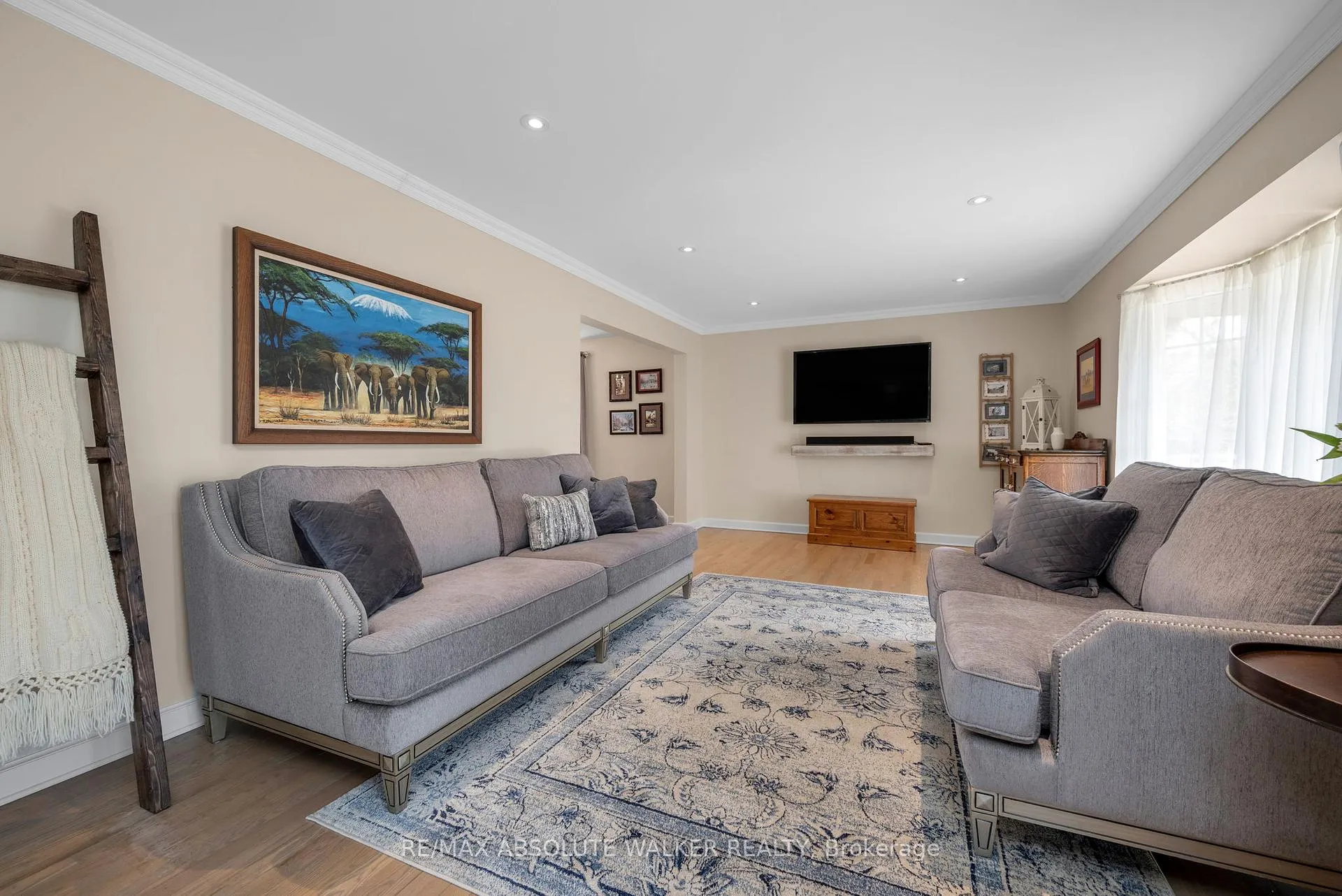 Photo 4 of 21 Pattermead Crescent, Ottawa, Hunt Club/Western Community — HOMEH