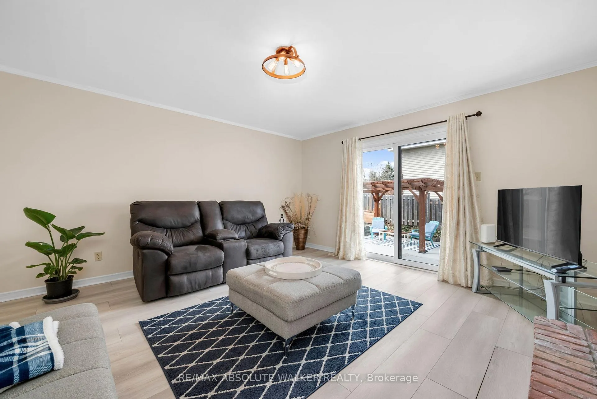Photo 15 of 21 Pattermead Crescent, Ottawa, Hunt Club/Western Community — HOMEH