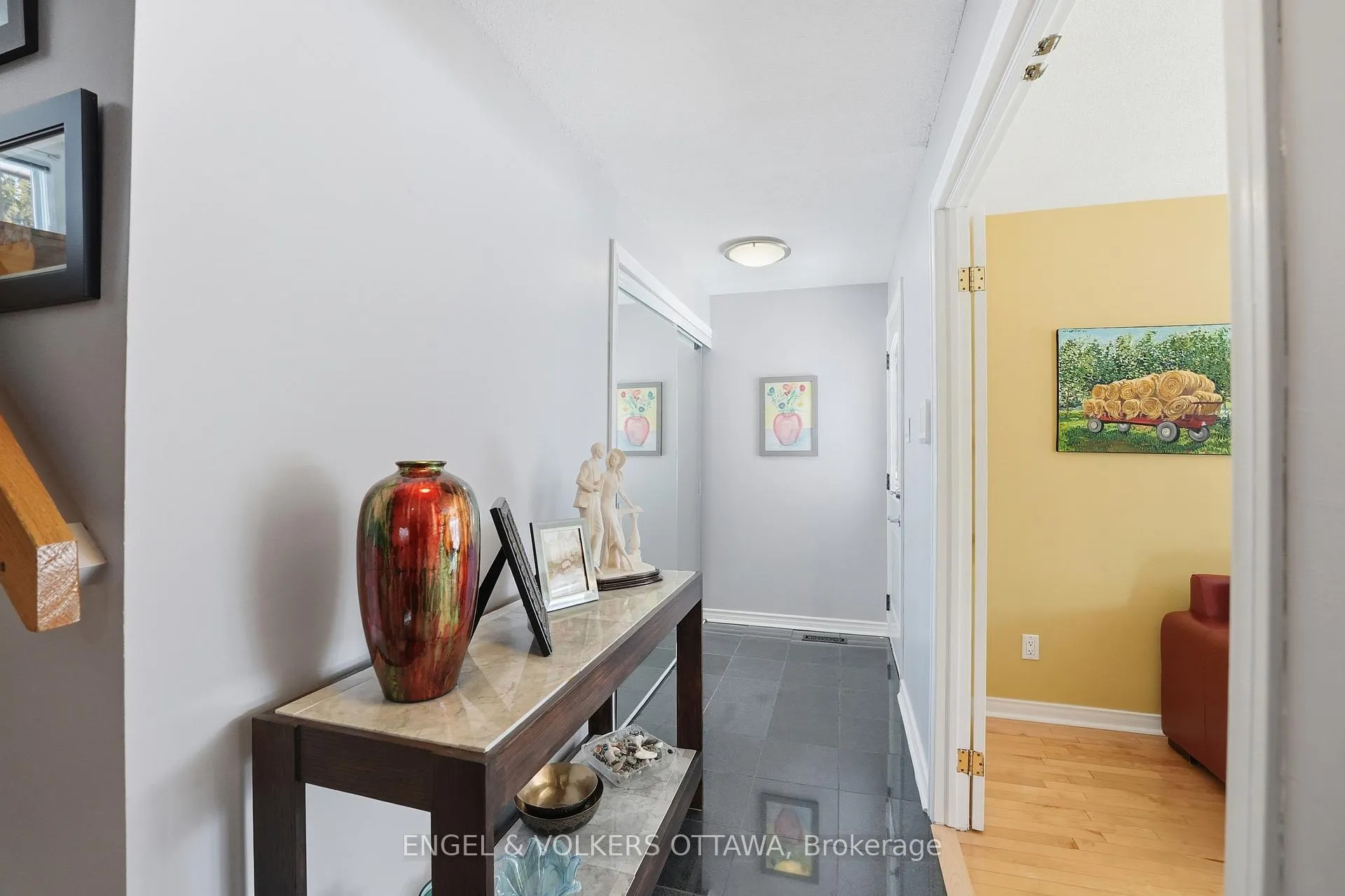 Photo 5 of 113 Benlea Drive, Ottawa, Tanglewood — HOMEH