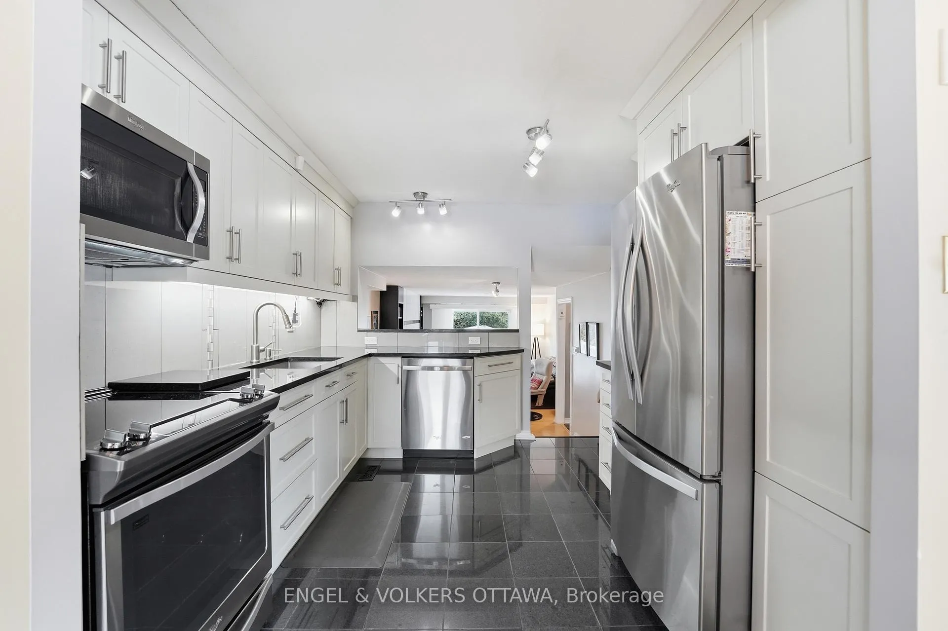 Photo 16 of 113 Benlea Drive, Ottawa, Tanglewood — HOMEH