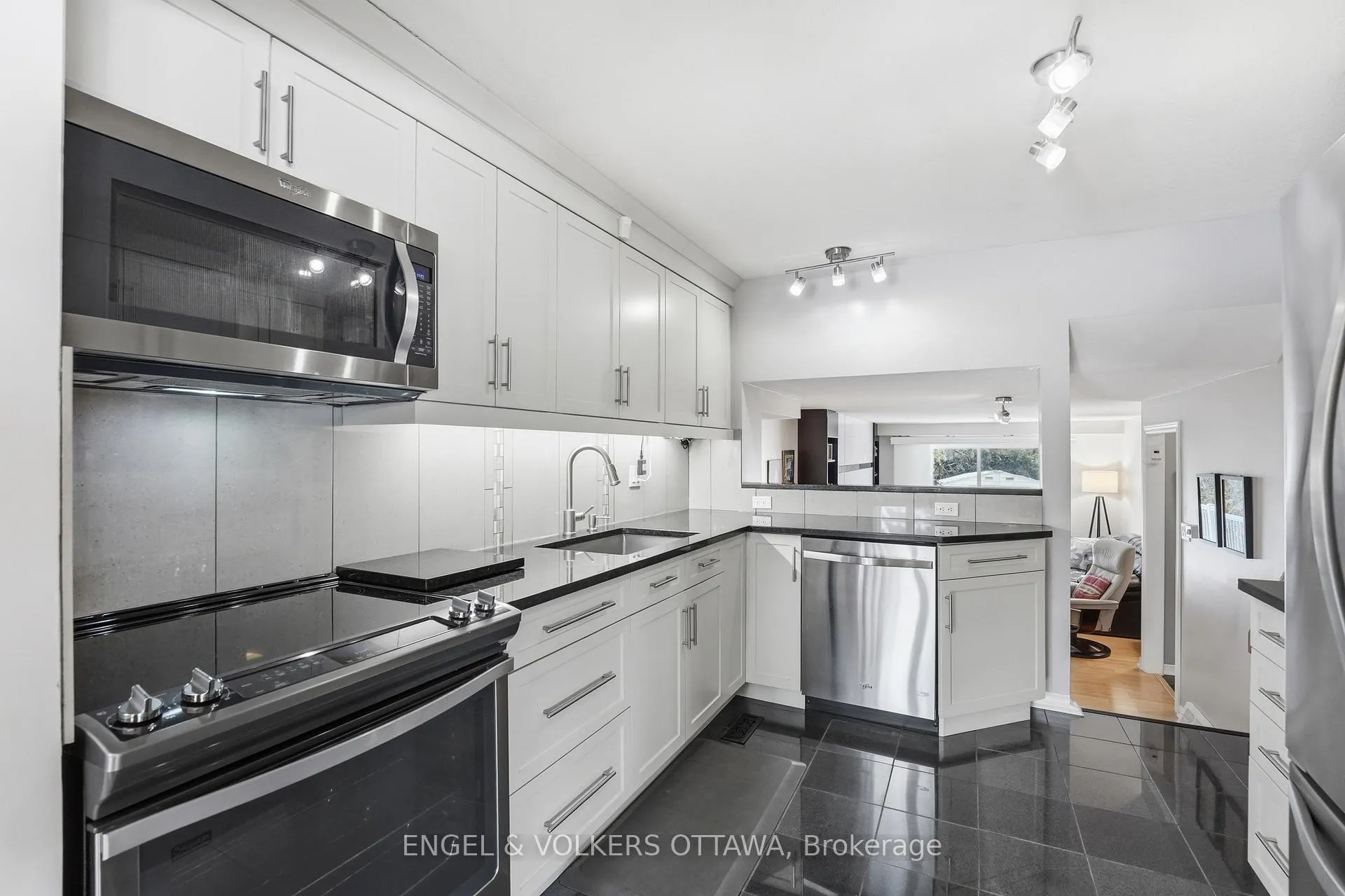 Photo 17 of 113 Benlea Drive, Ottawa, Tanglewood — HOMEH