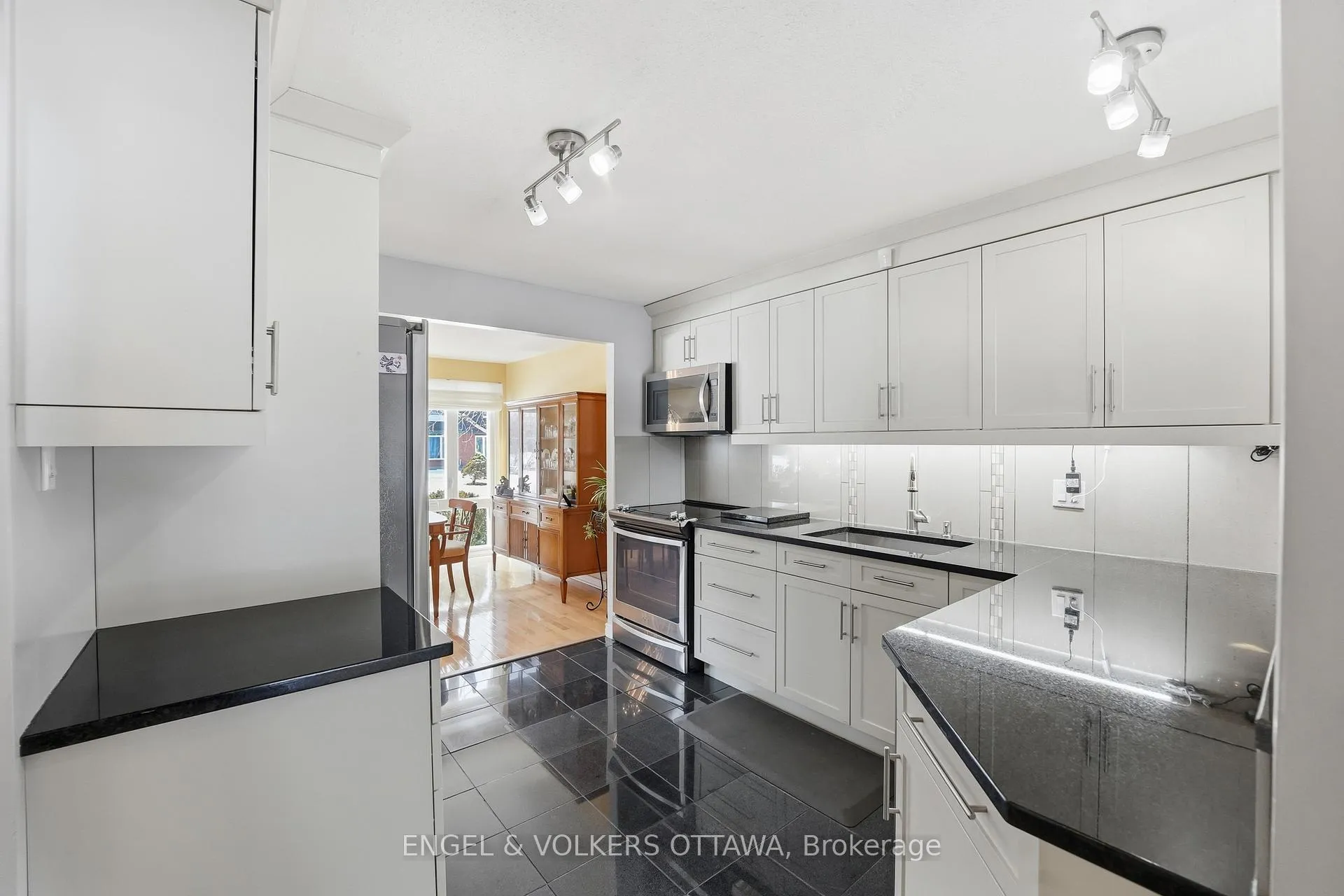 Photo 18 of 113 Benlea Drive, Ottawa, Tanglewood — HOMEH