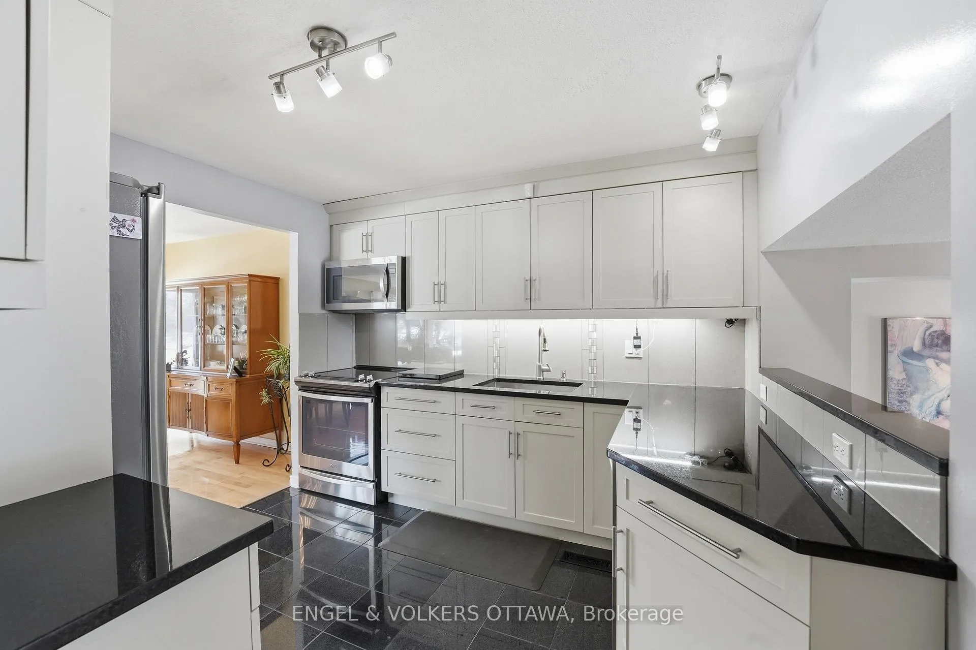 Photo 19 of 113 Benlea Drive, Ottawa, Tanglewood — HOMEH
