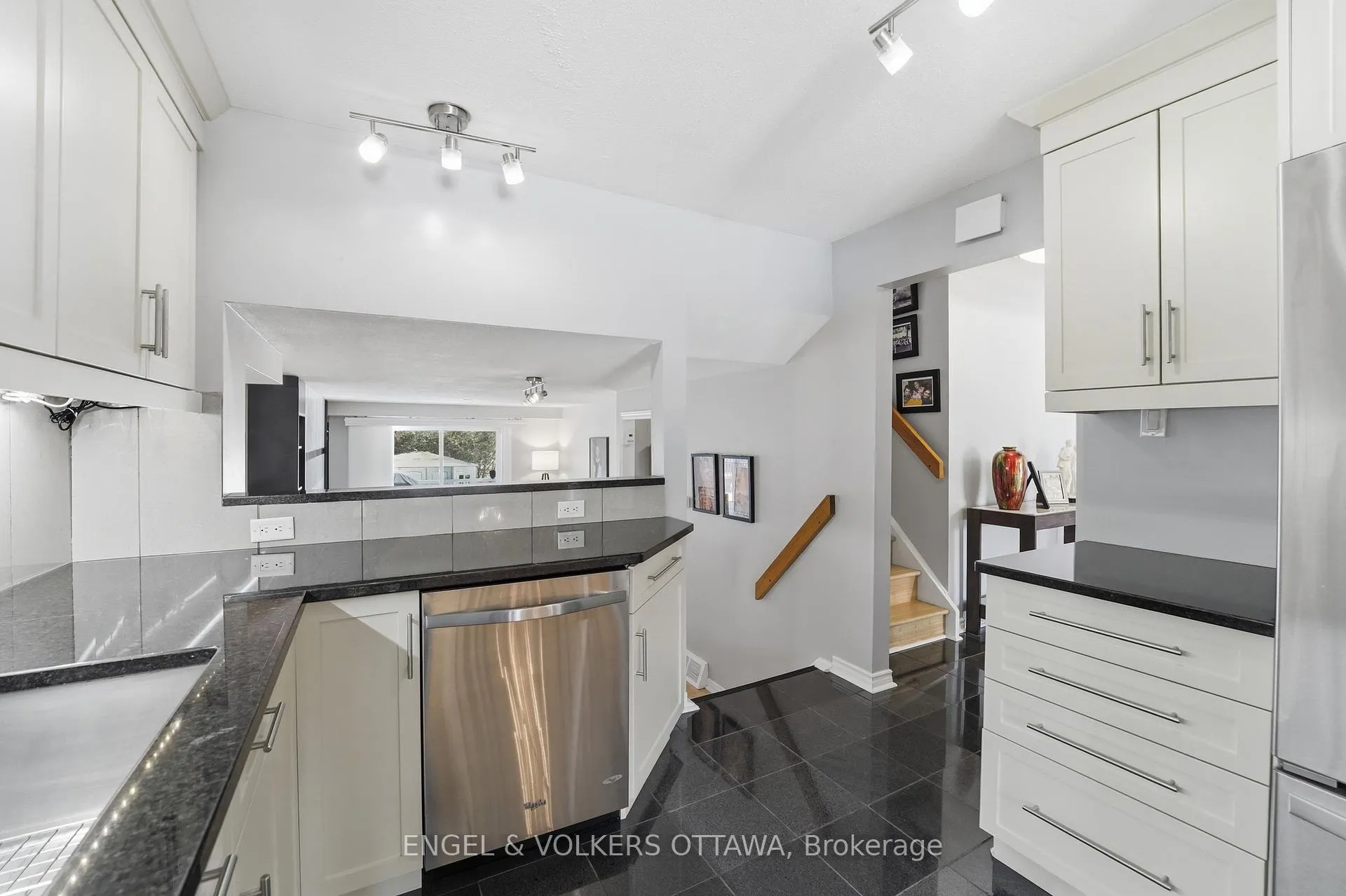 Photo 20 of 113 Benlea Drive, Ottawa, Tanglewood — HOMEH