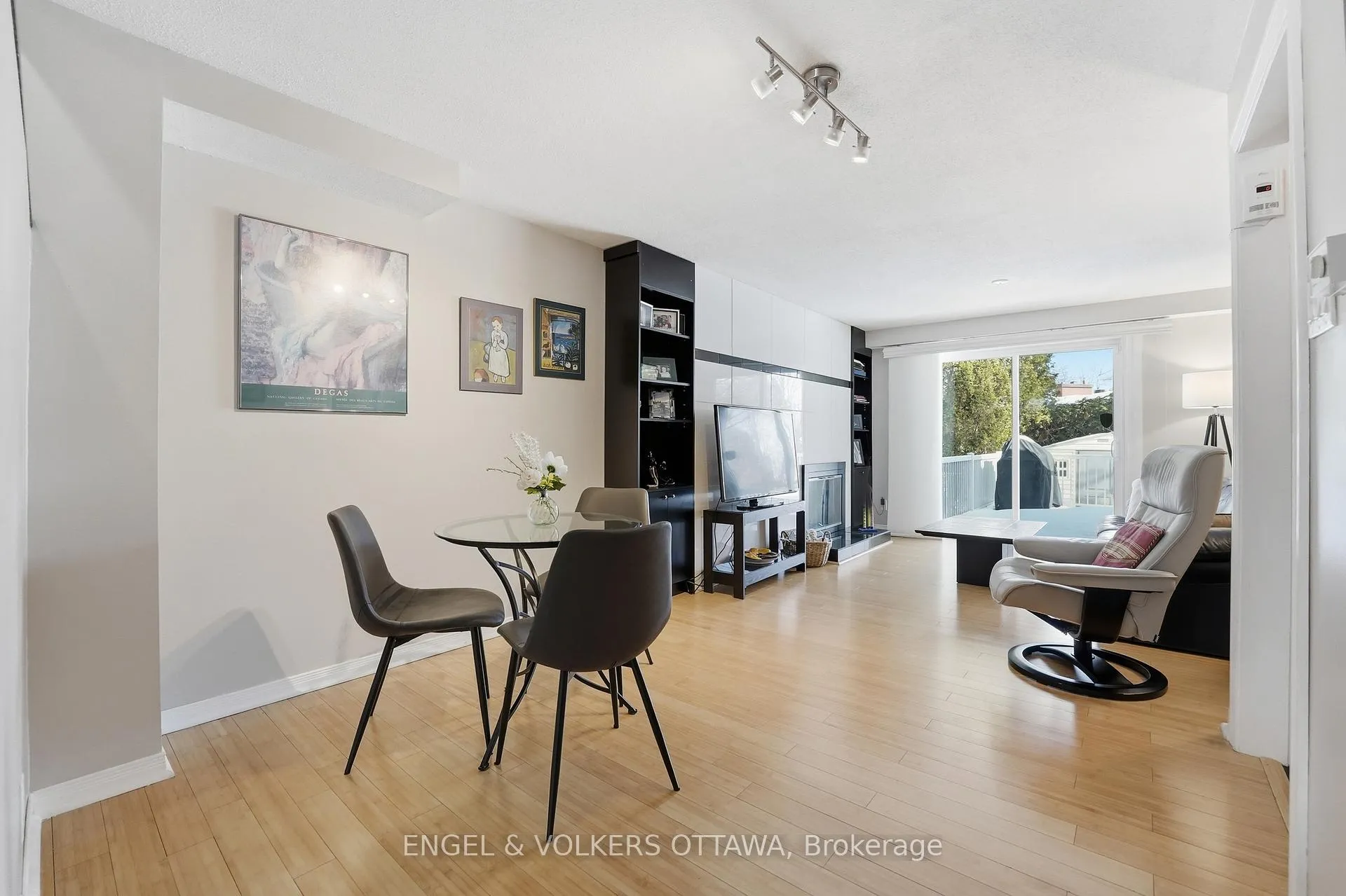 Photo 22 of 113 Benlea Drive, Ottawa, Tanglewood — HOMEH