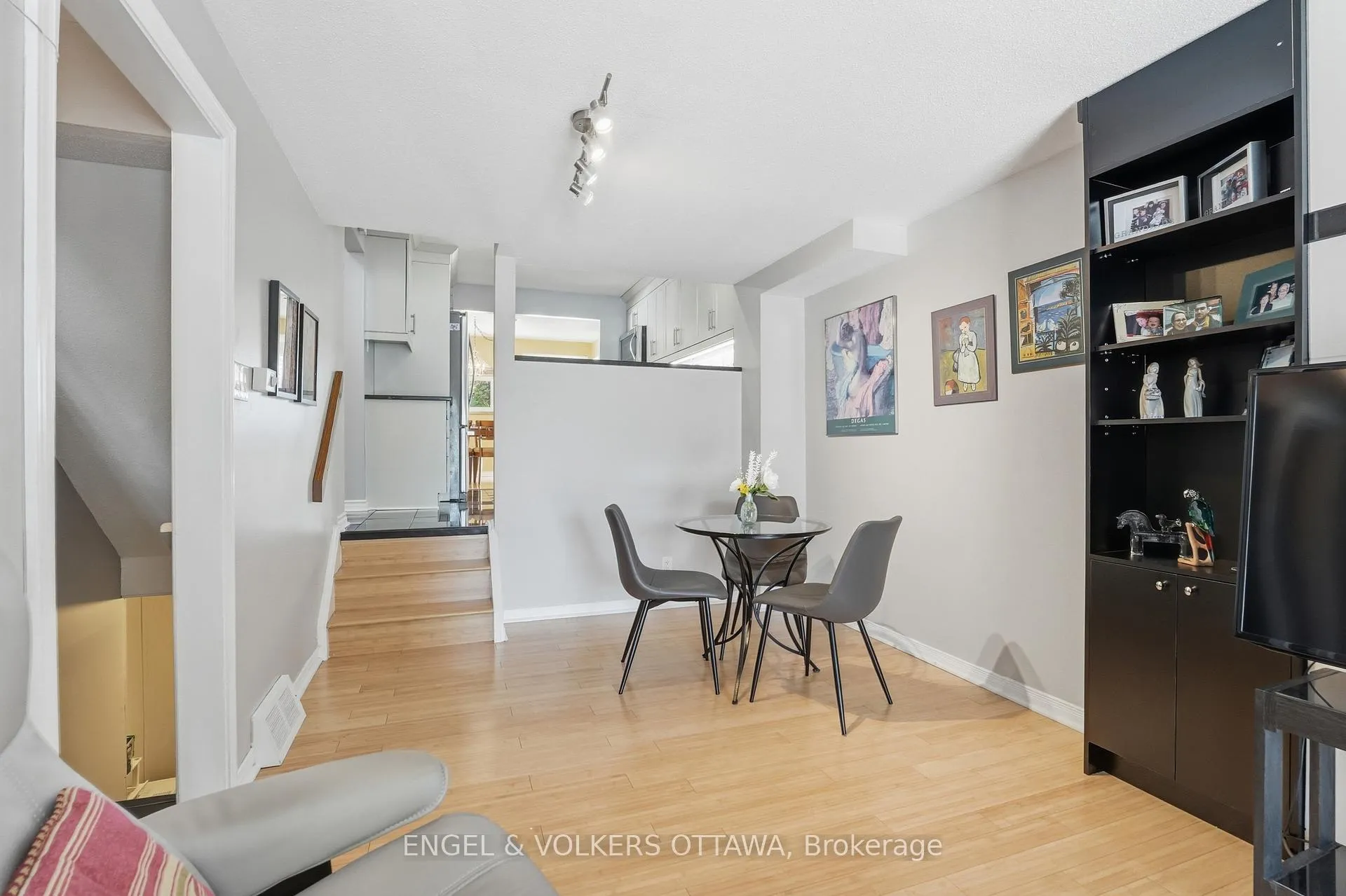 Photo 23 of 113 Benlea Drive, Ottawa, Tanglewood — HOMEH