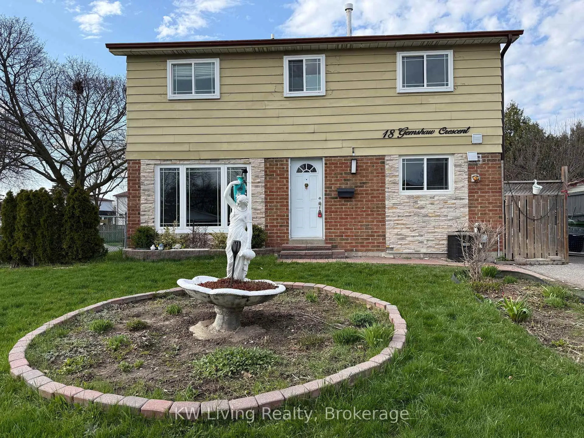 Front of 18 Gemshaw Crescent
