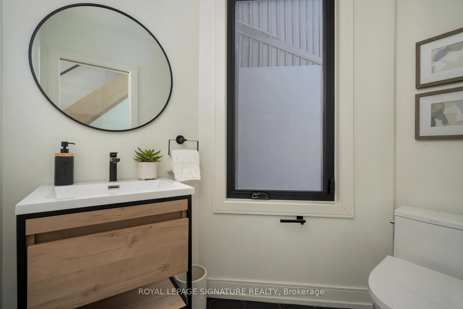 Photo 10 of 26 Pape Avenue, Toronto, South Riverdale — HOMEH