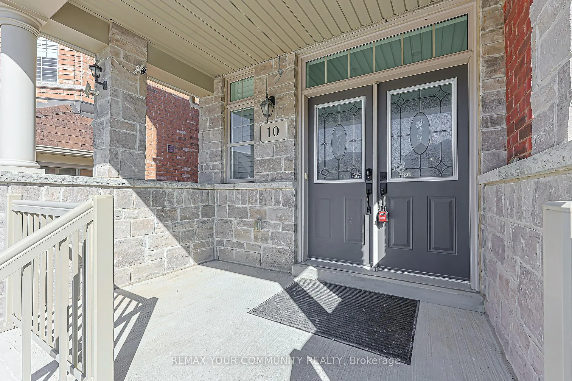 Photo 2 of 10 Hua Du Avenue, Markham, Berczy — HOMEH