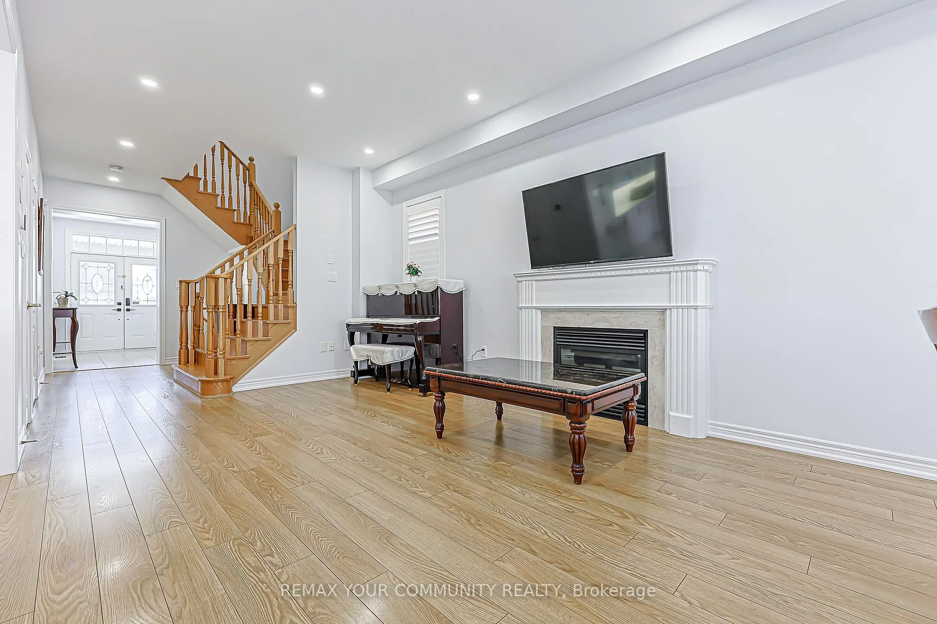Photo 4 of 10 Hua Du Avenue, Markham, Berczy — HOMEH