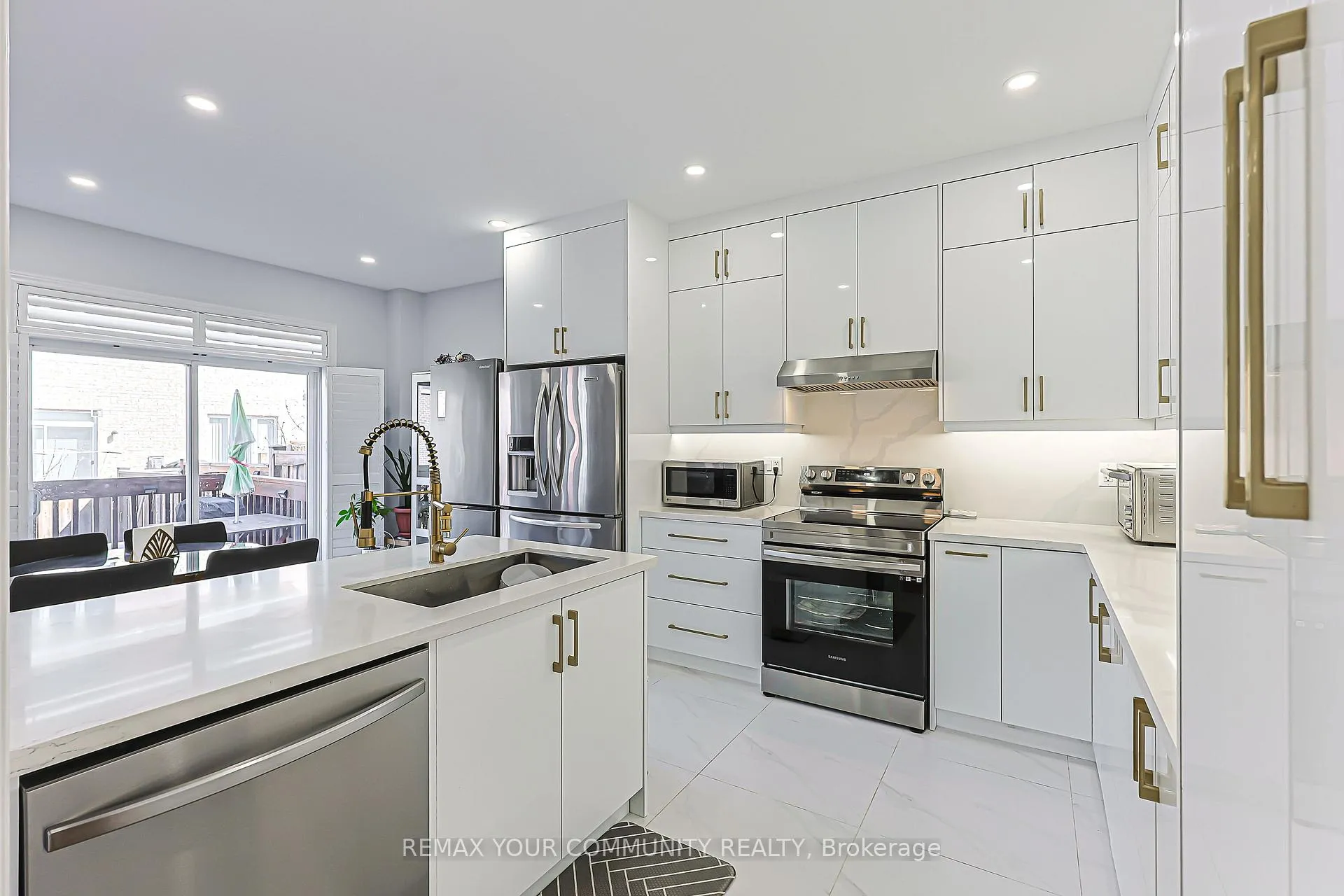 Photo 6 of 10 Hua Du Avenue, Markham, Berczy — HOMEH